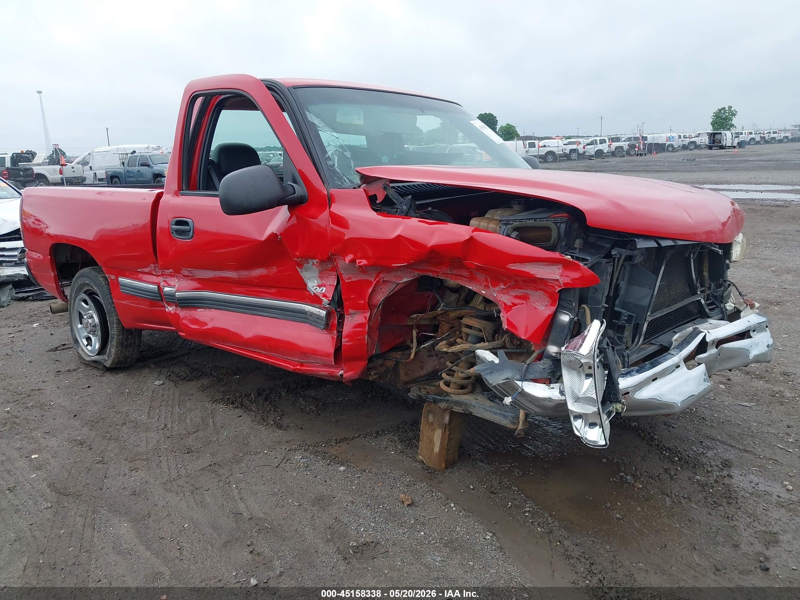 2002 Chevrolet Silverado 1500   Red vin: 1GCEC14W42Z323130