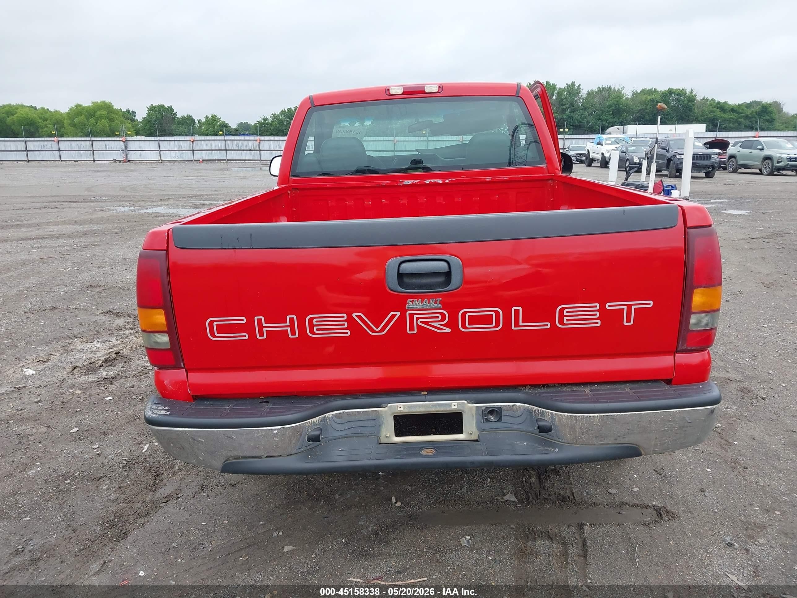 2002 Chevrolet Silverado 1500   Red vin: 1GCEC14W42Z323130
