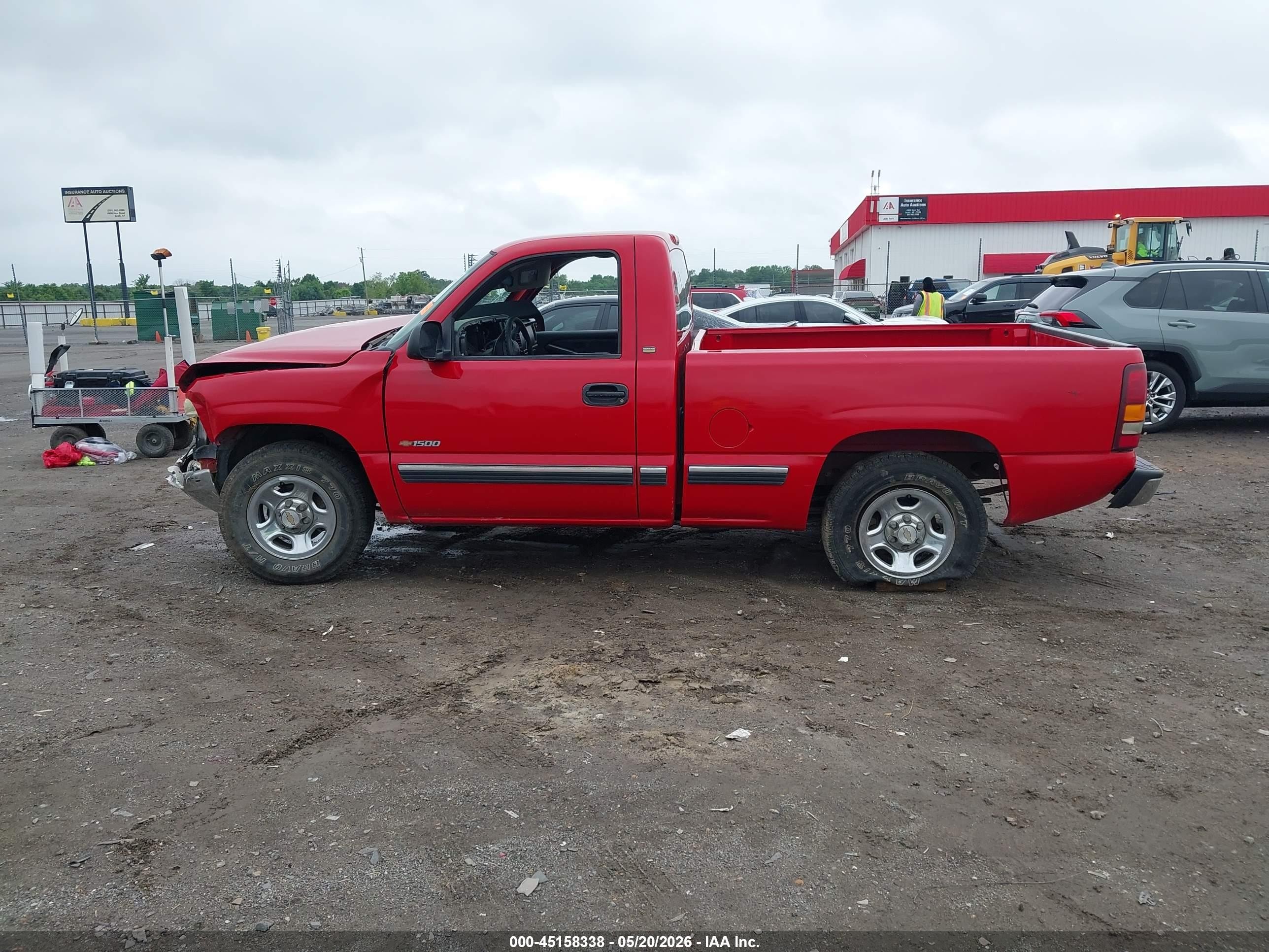 2002 Chevrolet Silverado 1500   Red vin: 1GCEC14W42Z323130