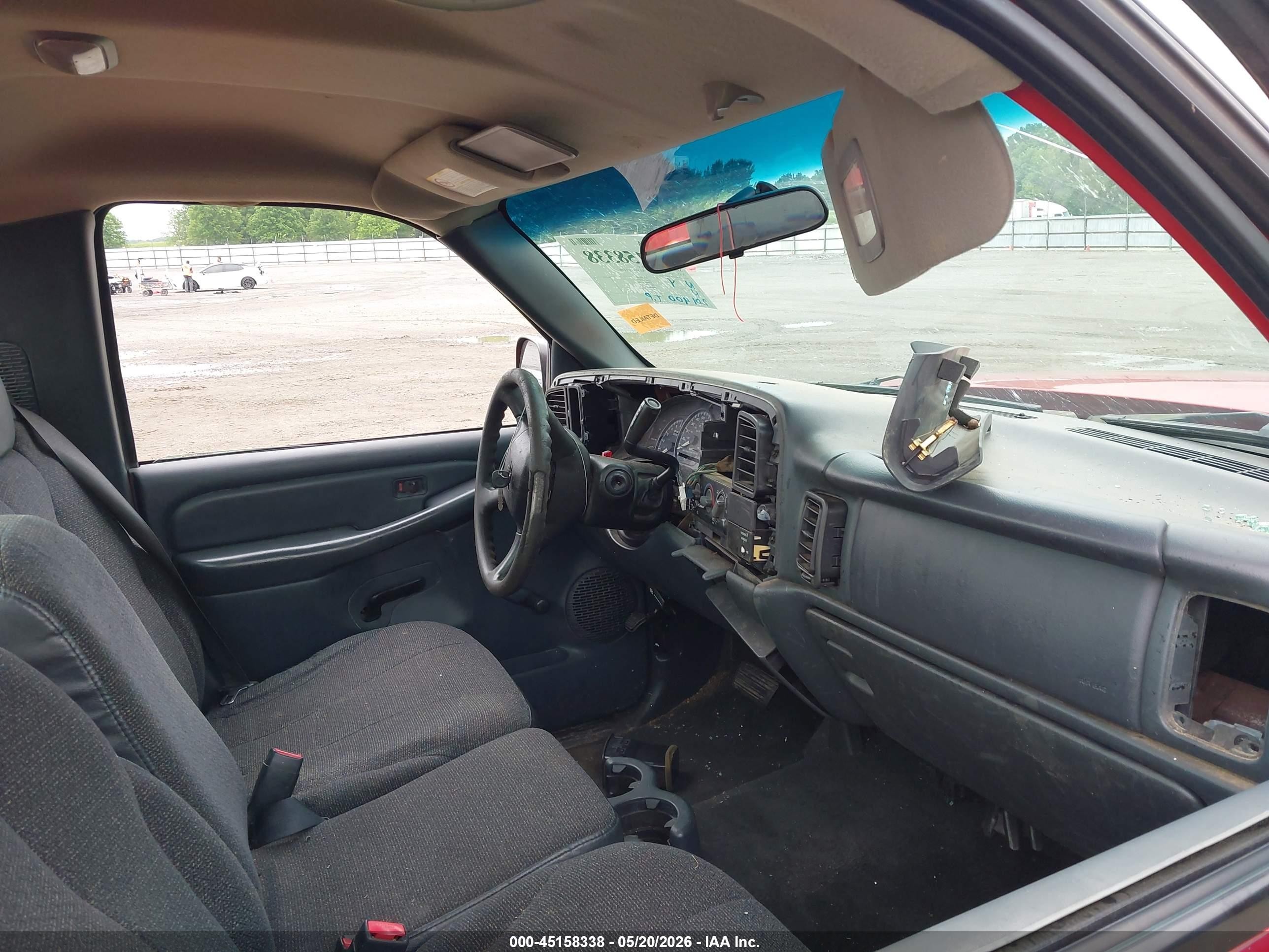 2002 Chevrolet Silverado 1500   Red vin: 1GCEC14W42Z323130