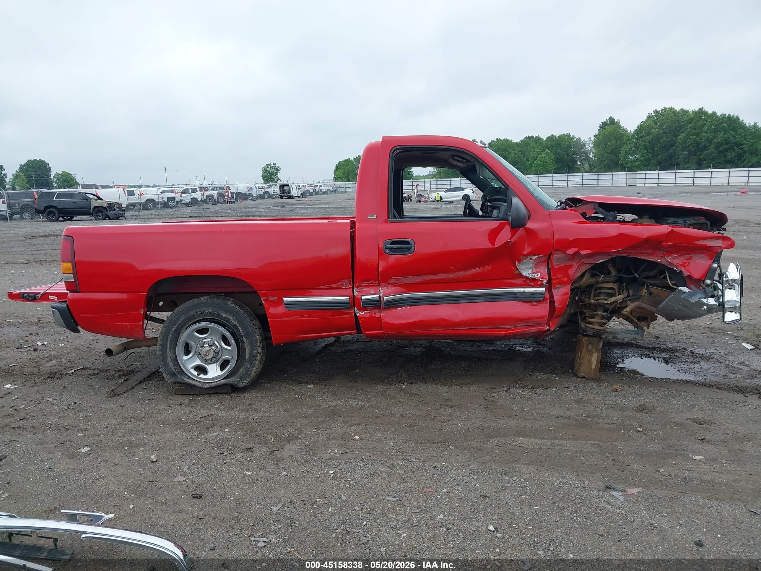 2002 Chevrolet Silverado 1500   Red vin: 1GCEC14W42Z323130