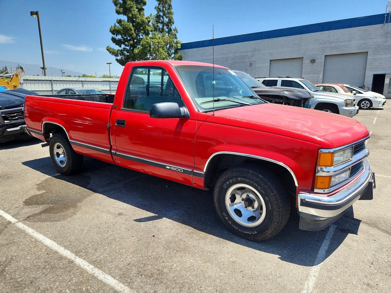1998 Chevrolet Gmt-400 C1500 Red vin: 1GCEC14W4WZ159383
