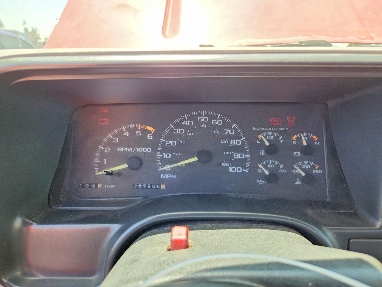 1998 Chevrolet Gmt-400 C1500 Red vin: 1GCEC14W4WZ159383