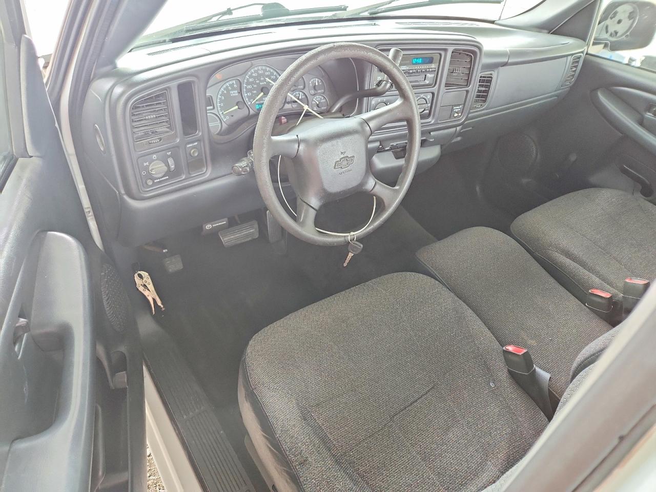 2000 Chevrolet Silverado C1500 White vin: 1GCEC14W4YZ241228