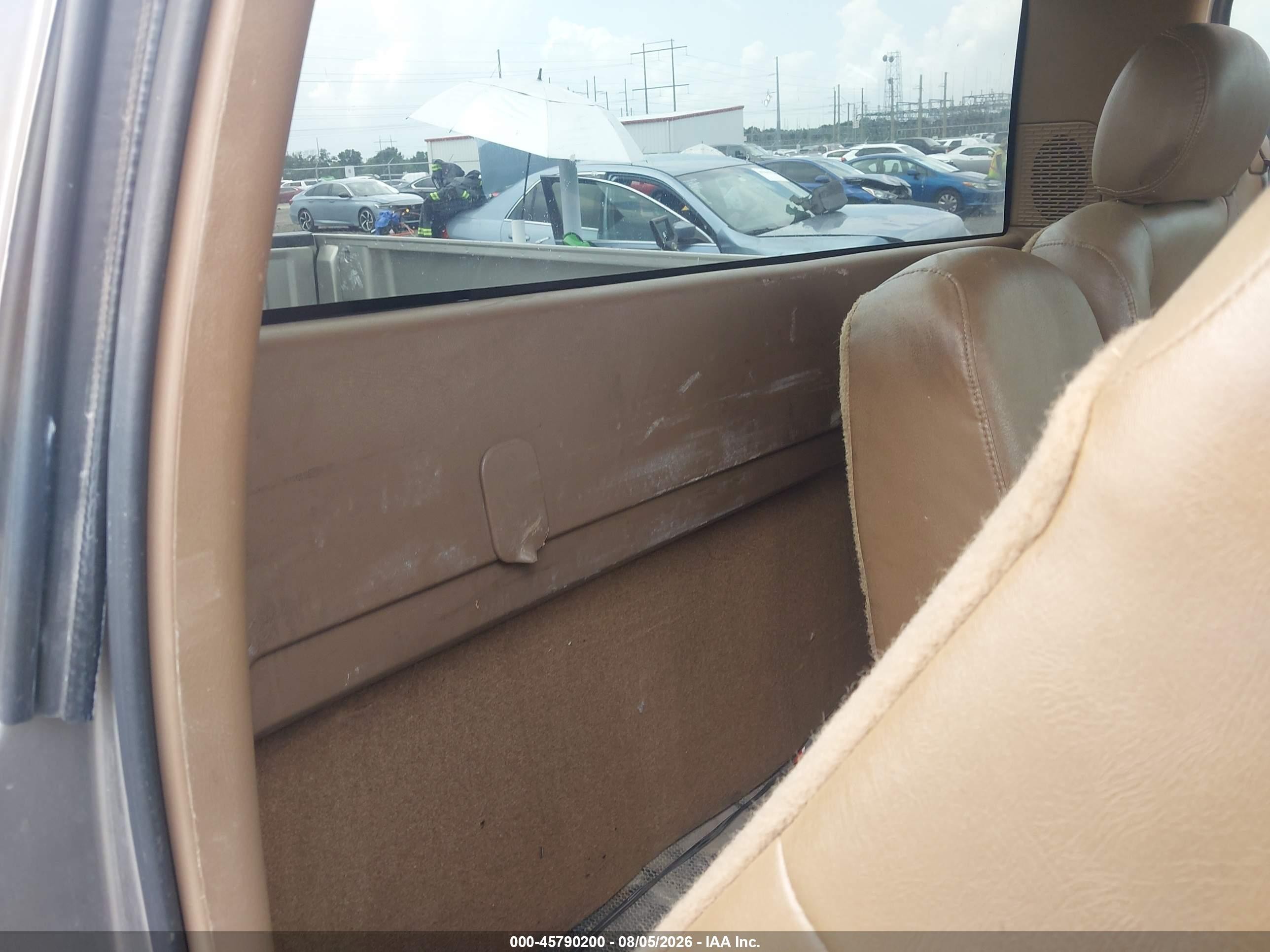 2000 Chevrolet Silverado 1500   Beige vin: 1GCEC14W5YZ206889