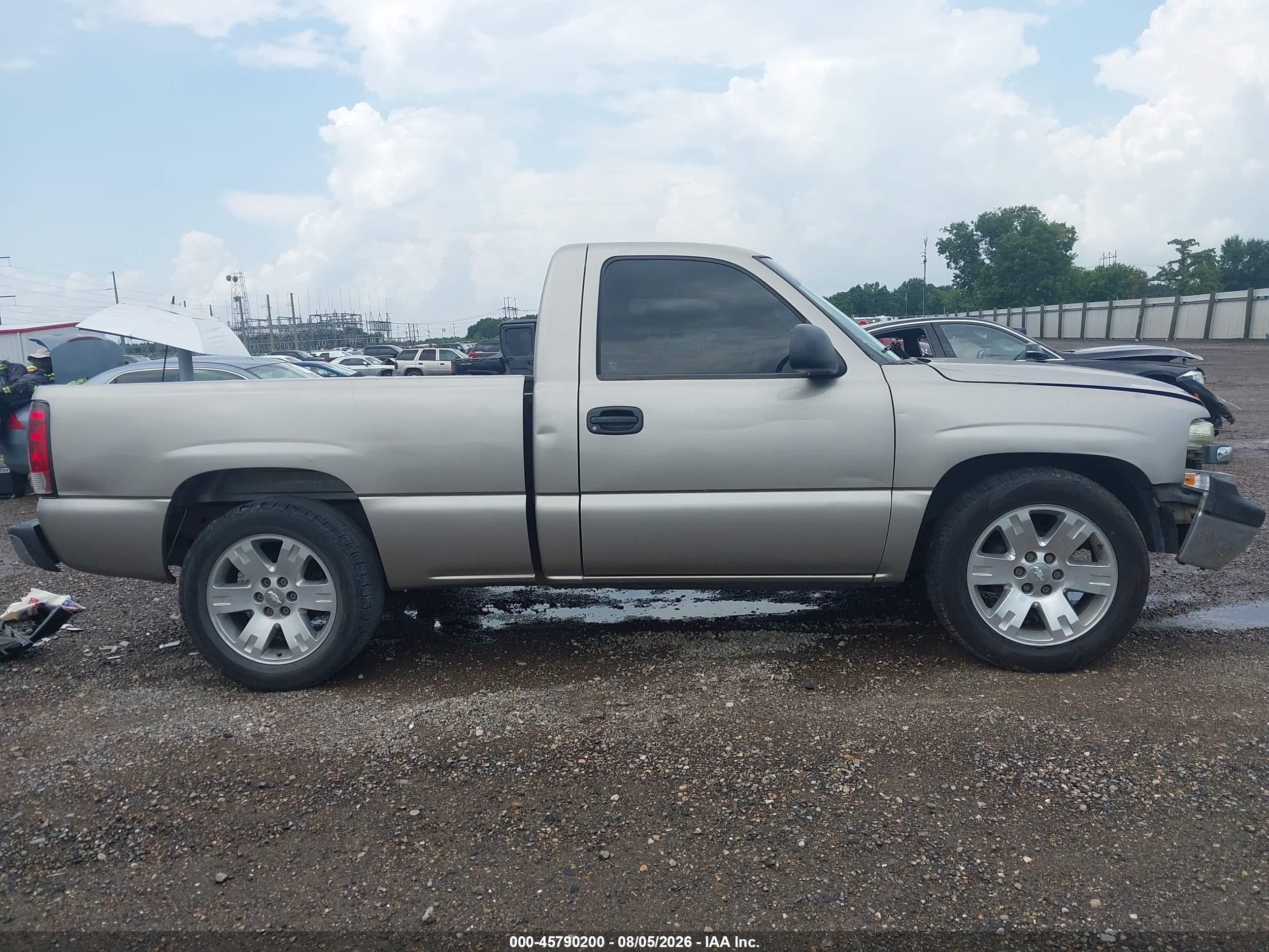 2000 Chevrolet Silverado 1500   Beige vin: 1GCEC14W5YZ206889