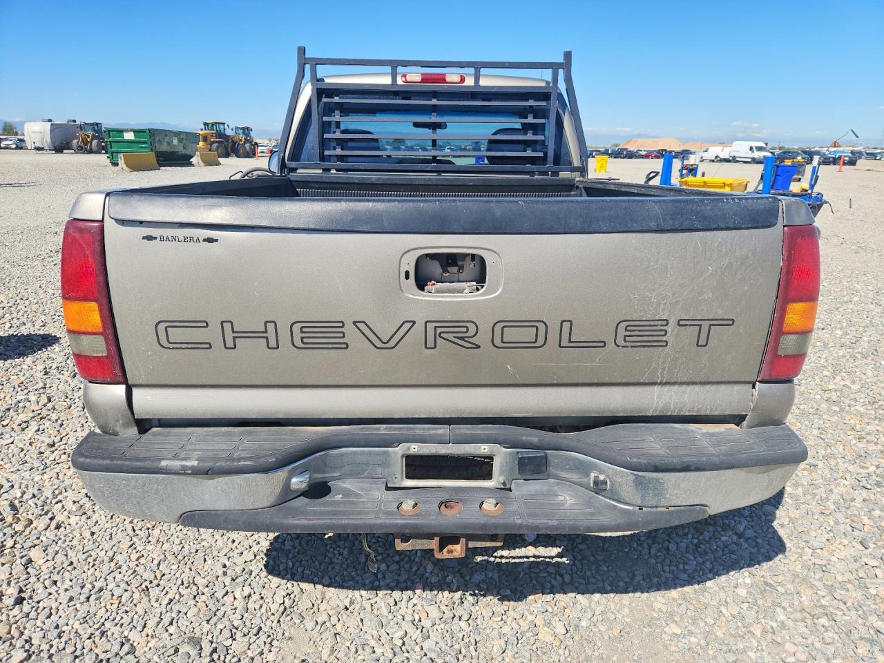 2000 Chevrolet Silverado C1500 Silver vin: 1GCEC14W5YZ229749