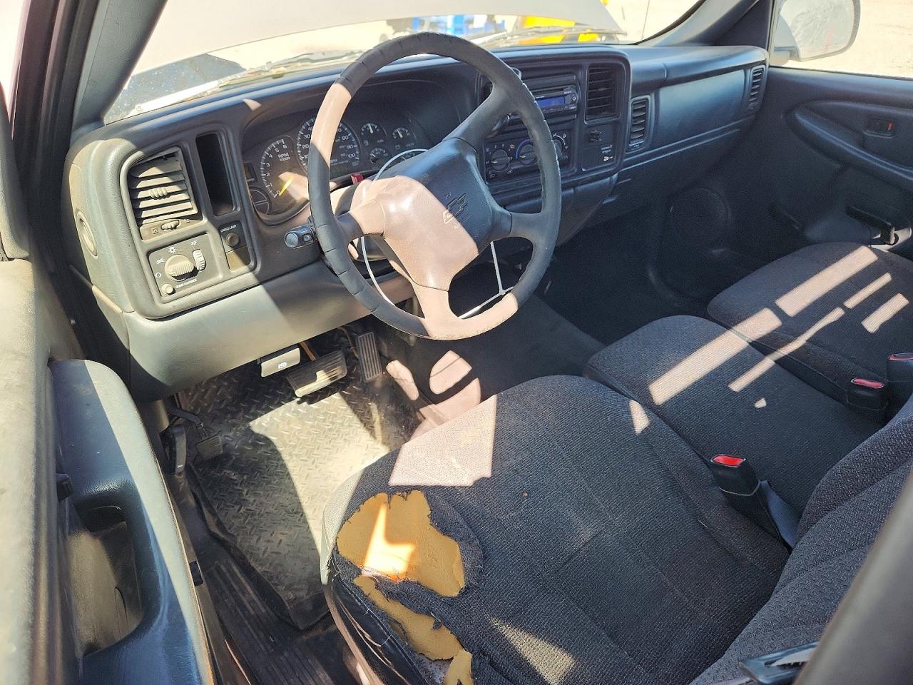 2000 Chevrolet Silverado C1500 Silver vin: 1GCEC14W5YZ229749