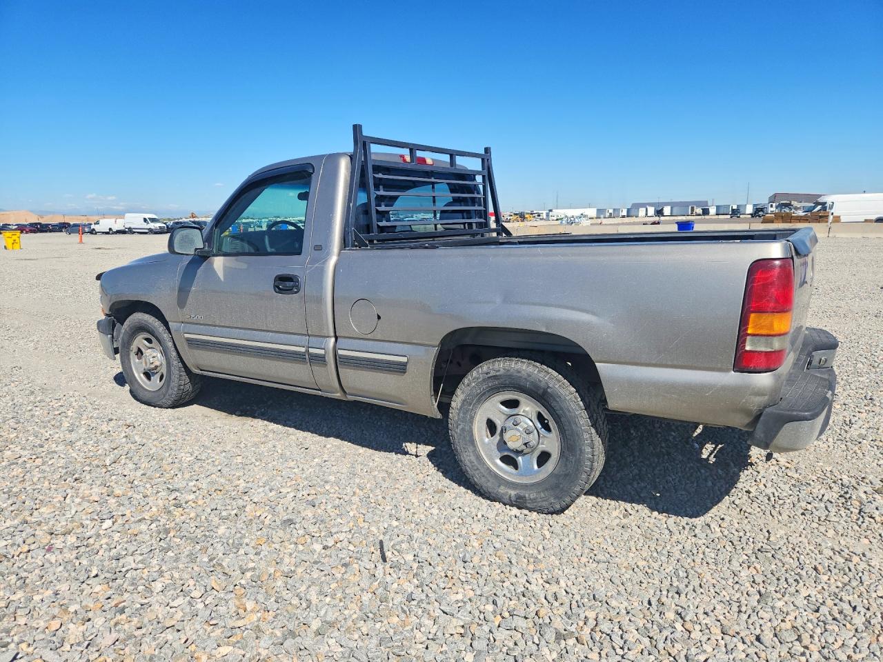 2000 Chevrolet Silverado C1500 Silver vin: 1GCEC14W5YZ229749