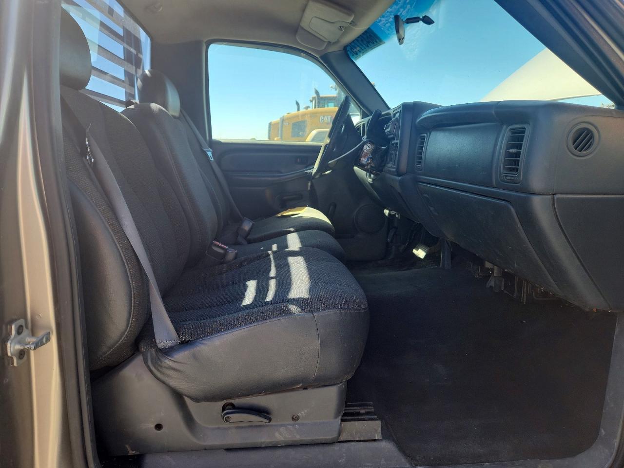 2000 Chevrolet Silverado C1500 Silver vin: 1GCEC14W5YZ229749