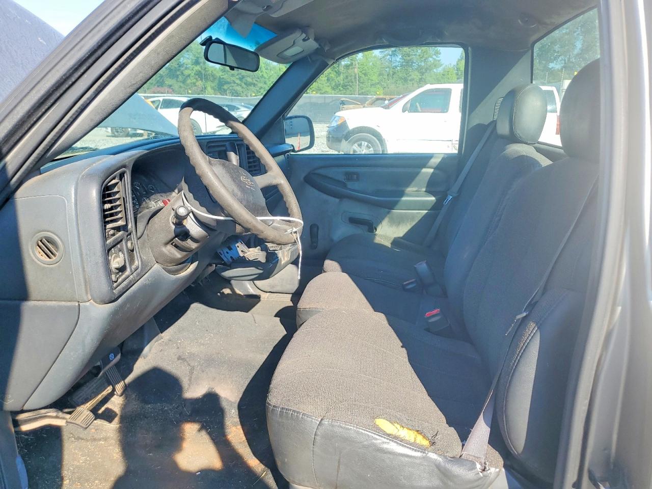 2000 Chevrolet Silverado C1500 Silver vin: 1GCEC14W5YZ348563