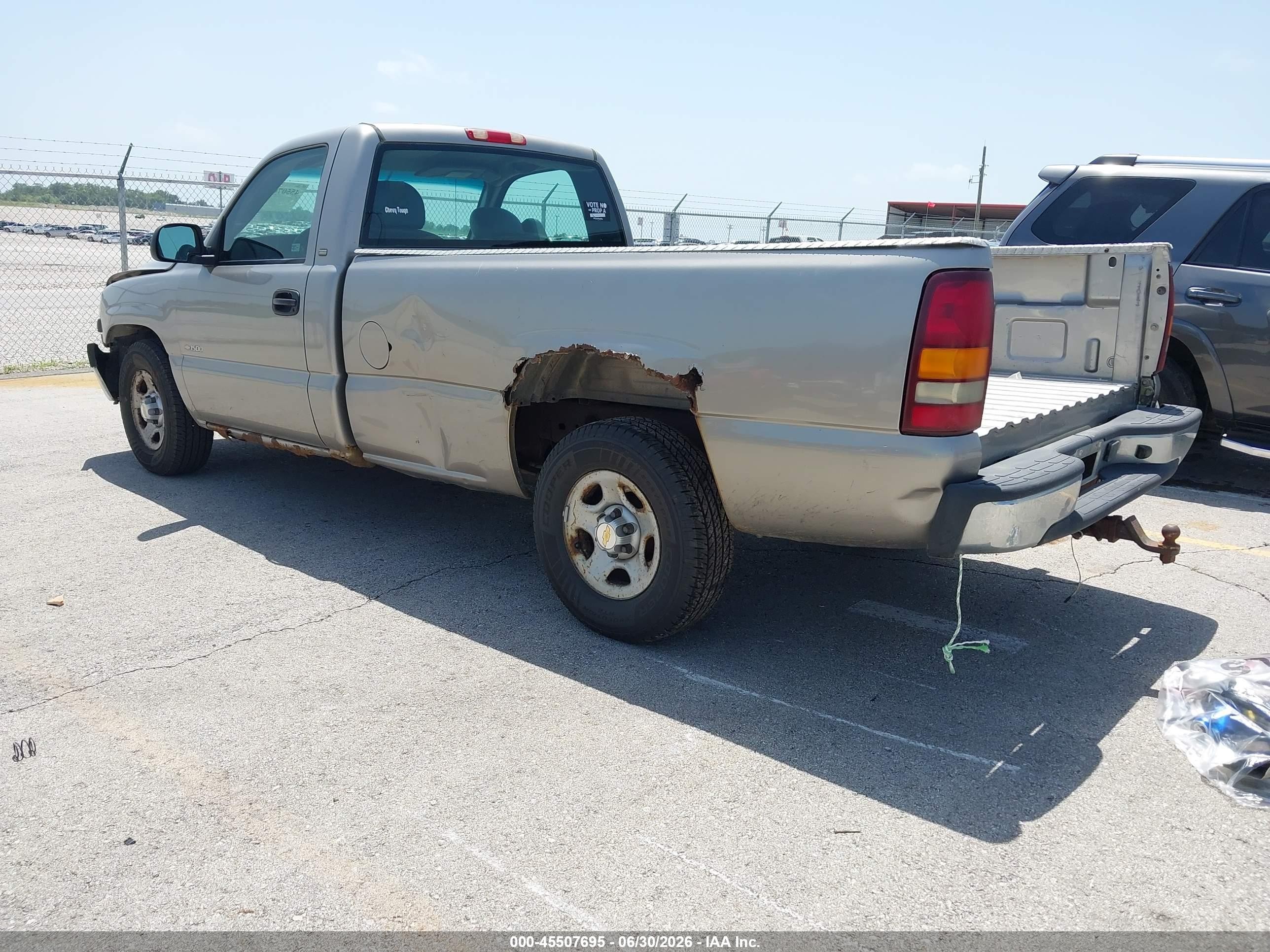2001 Chevrolet Silverado 1500   Серебряный vin: 1GCEC14W61Z220192