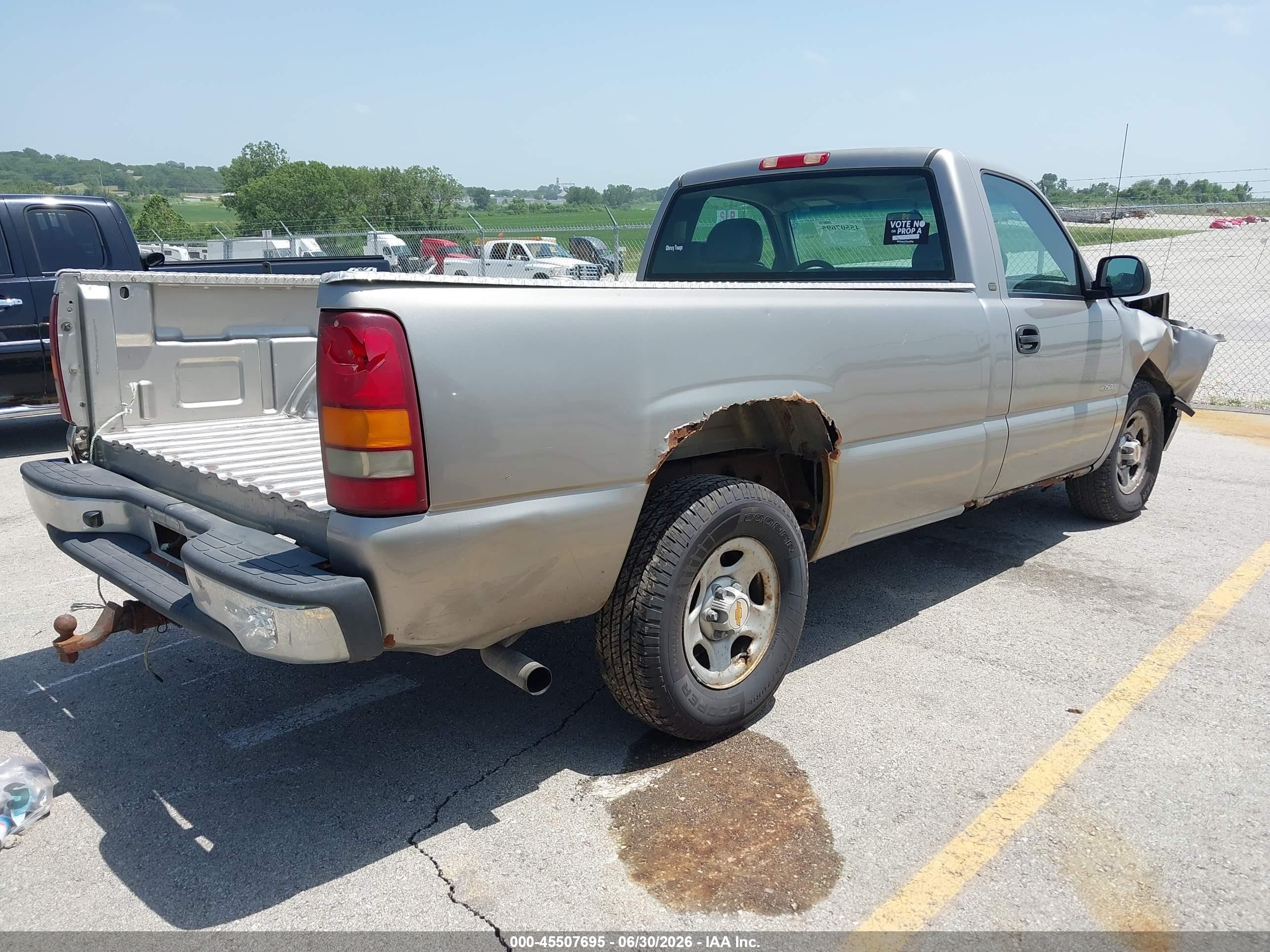 2001 Chevrolet Silverado 1500   Серебряный vin: 1GCEC14W61Z220192