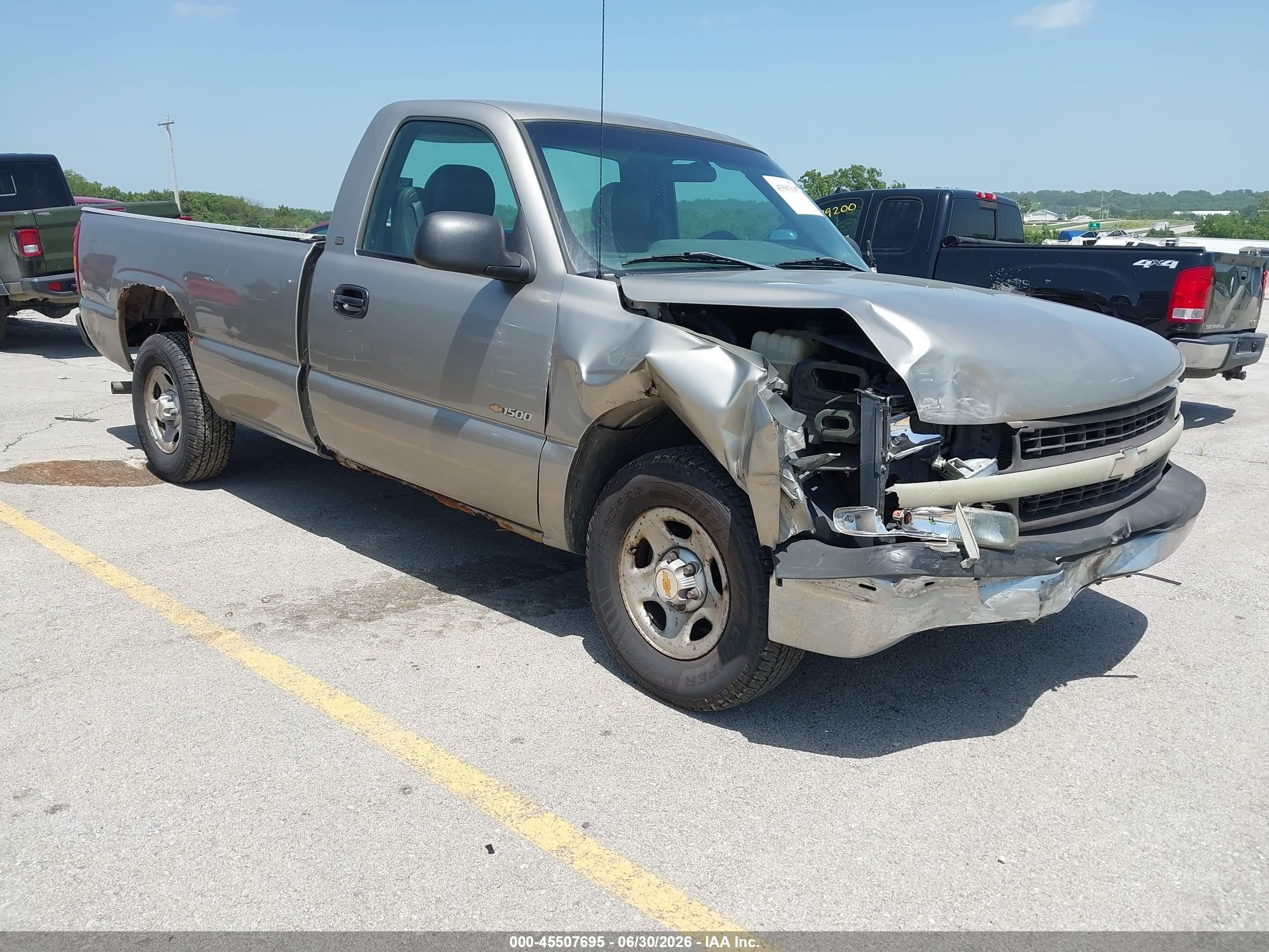 2001 Chevrolet Silverado 1500   Серебряный vin: 1GCEC14W61Z220192