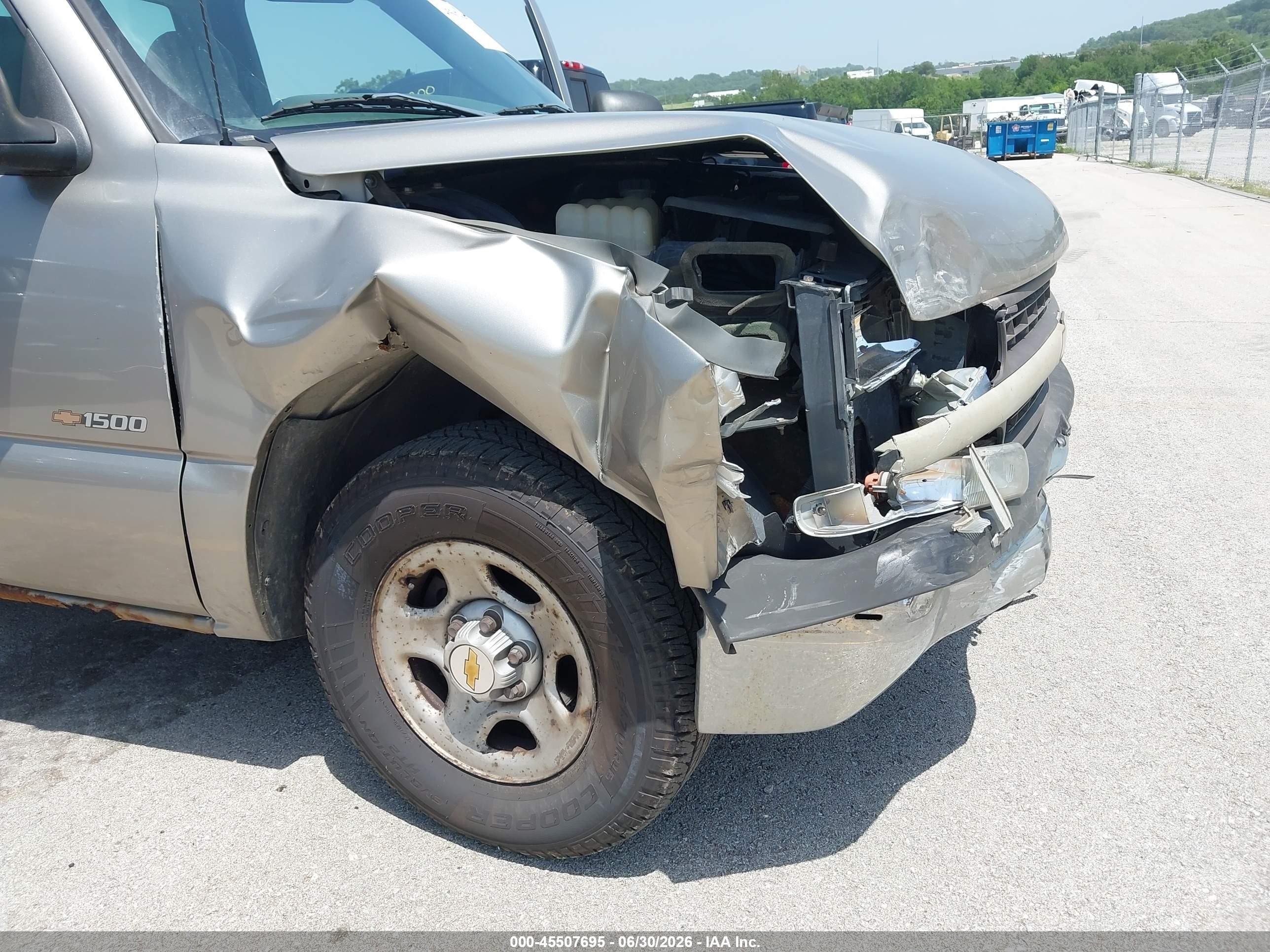 2001 Chevrolet Silverado 1500   Серебряный vin: 1GCEC14W61Z220192