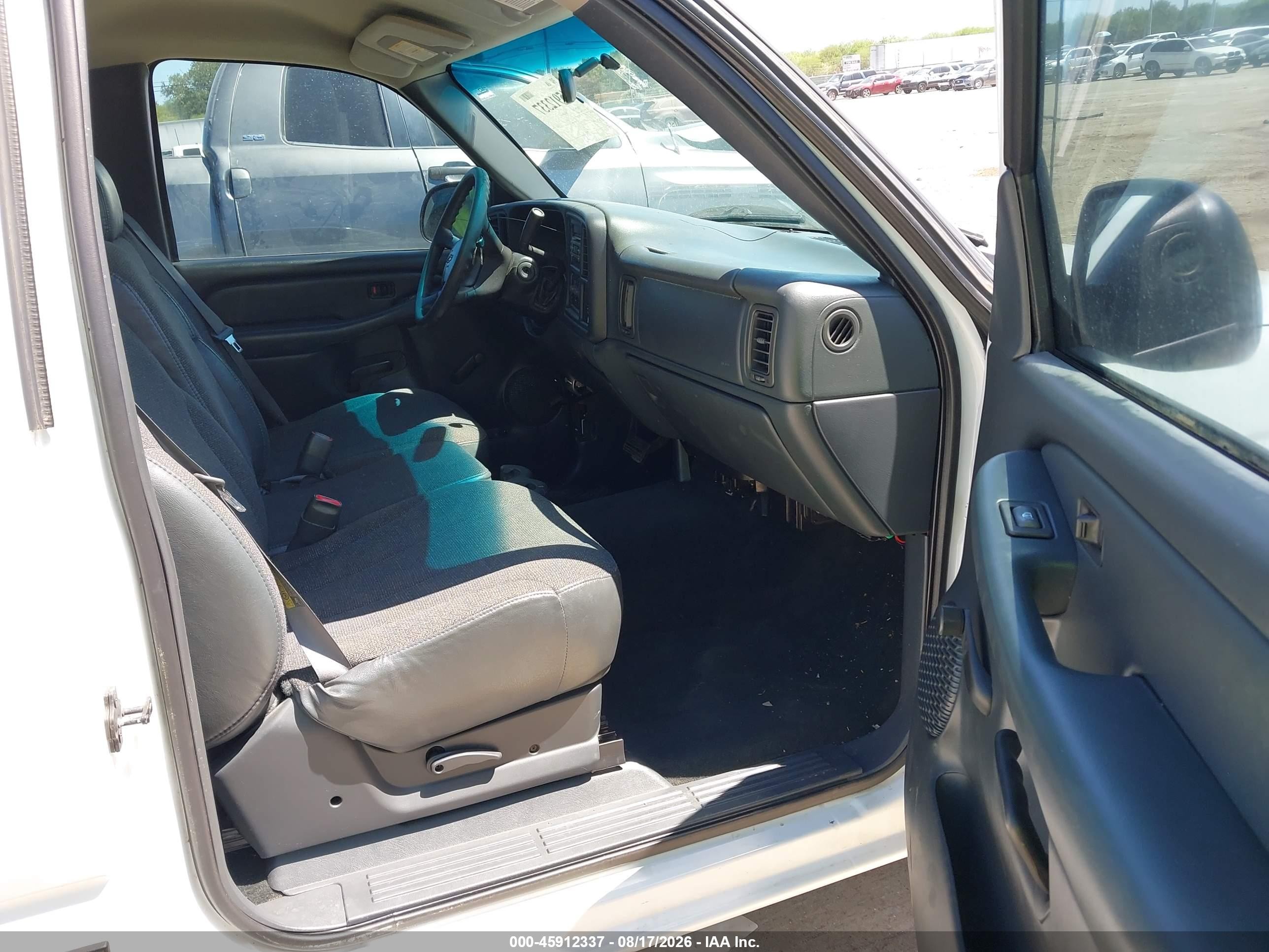 2001 Chevrolet Silverado 1500   Белый vin: 1GCEC14W61Z282739