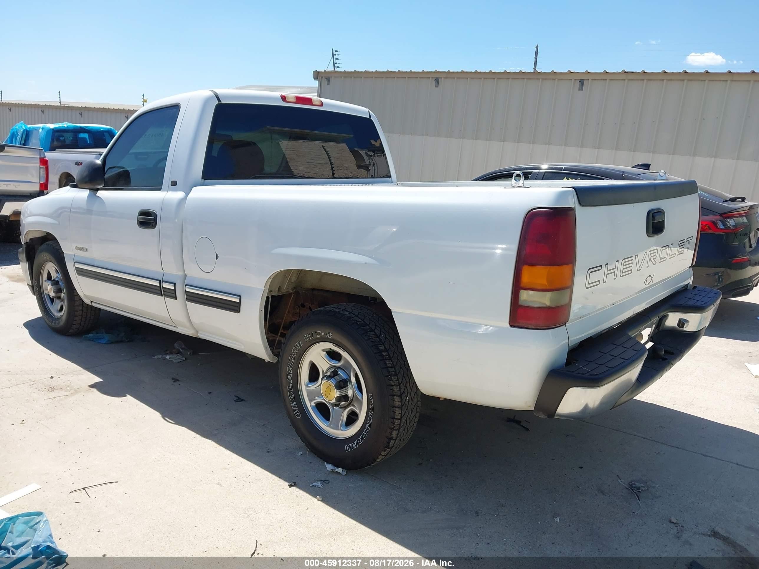 2001 Chevrolet Silverado 1500   Белый vin: 1GCEC14W61Z282739
