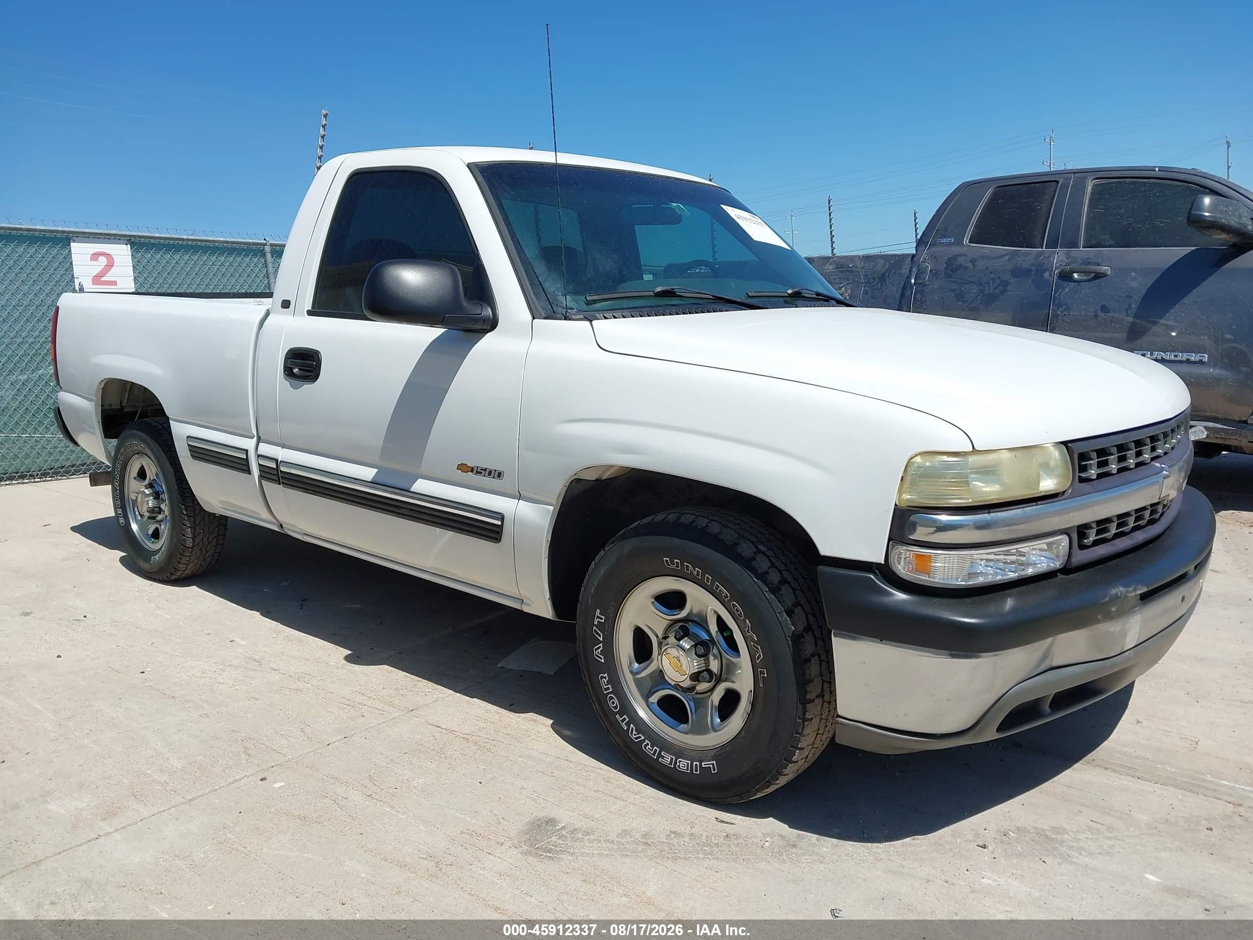 2001 Chevrolet Silverado 1500   Белый vin: 1GCEC14W61Z282739