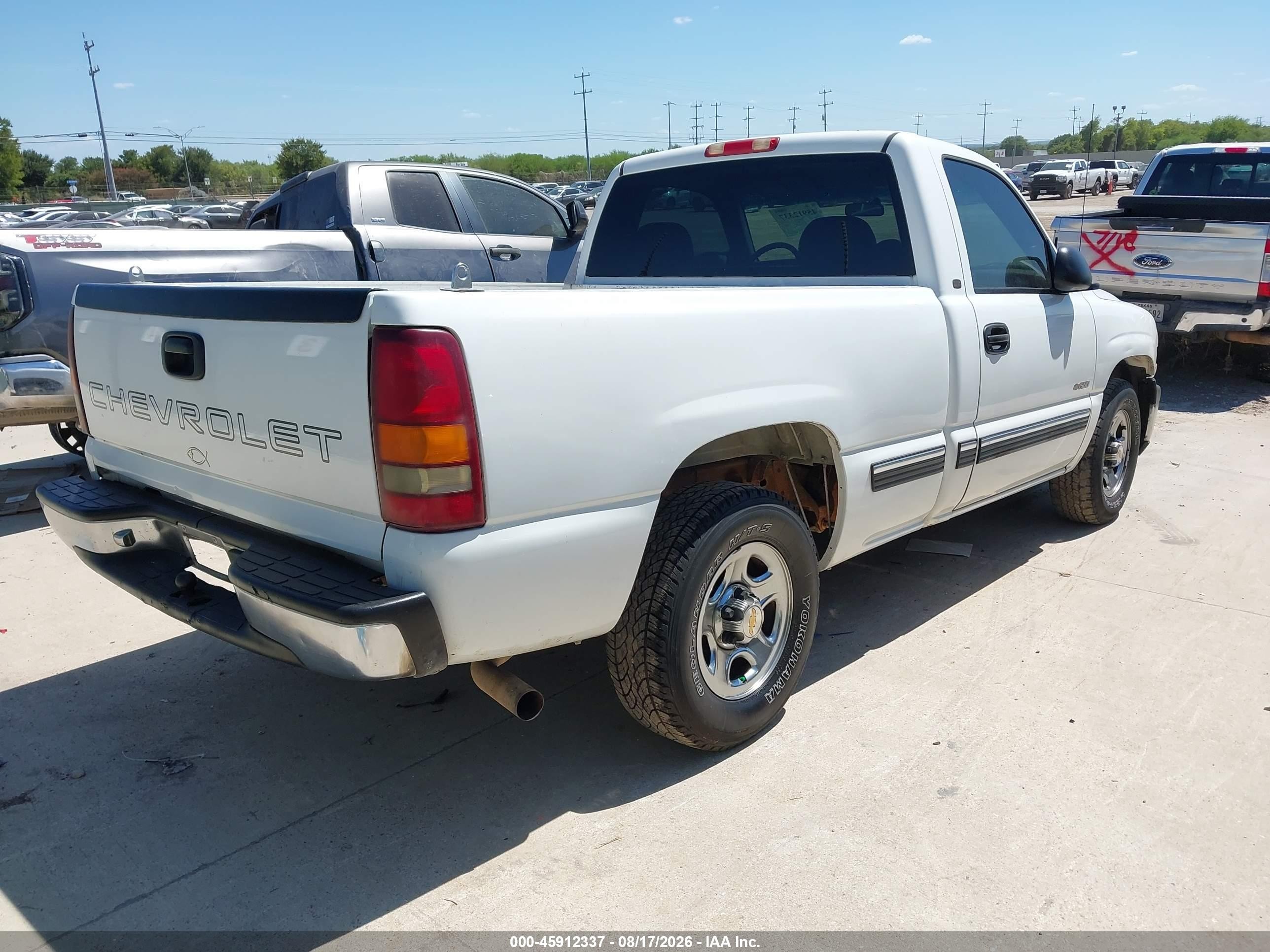 2001 Chevrolet Silverado 1500   Белый vin: 1GCEC14W61Z282739