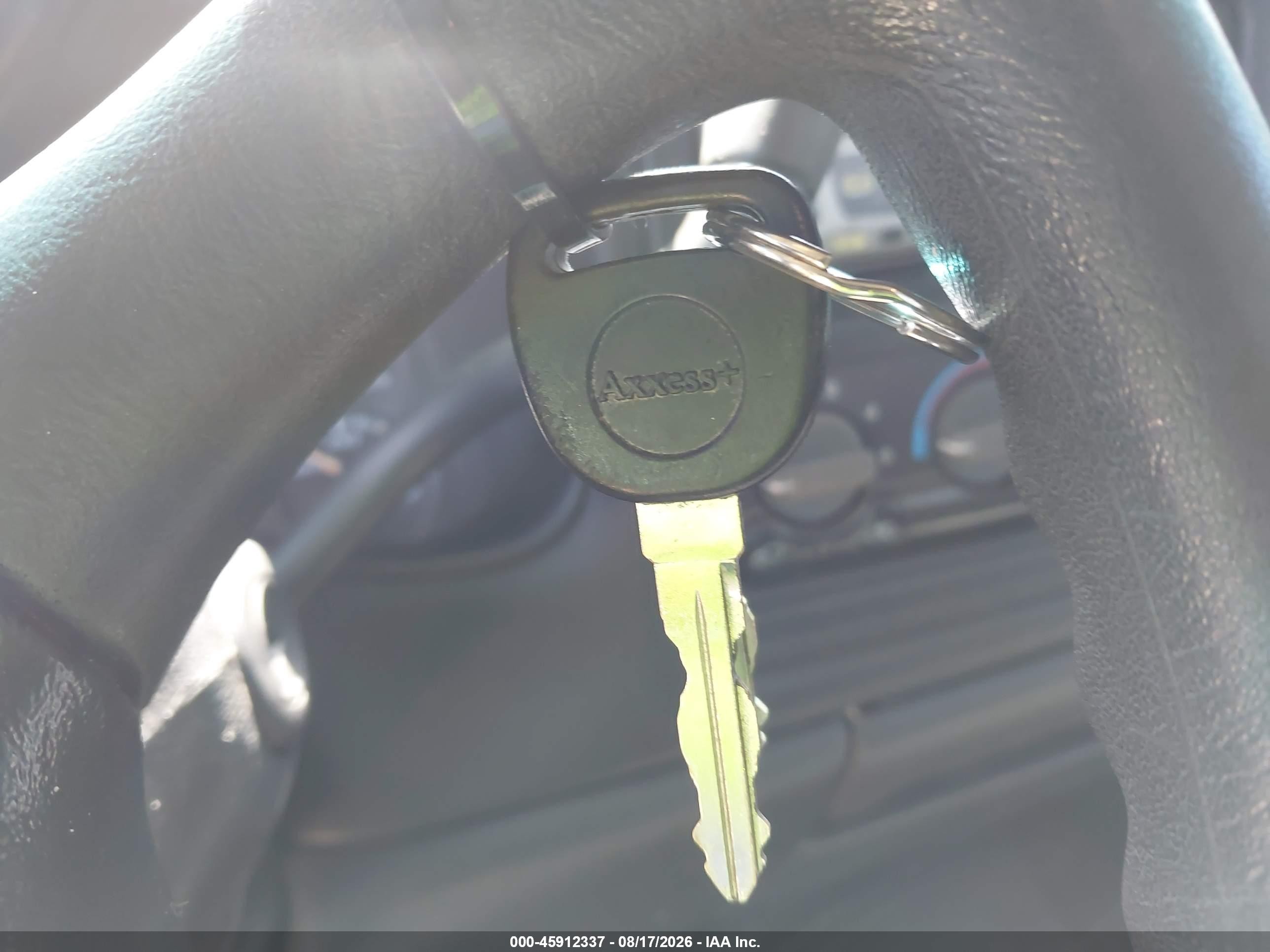 2001 Chevrolet Silverado 1500   Белый vin: 1GCEC14W61Z282739