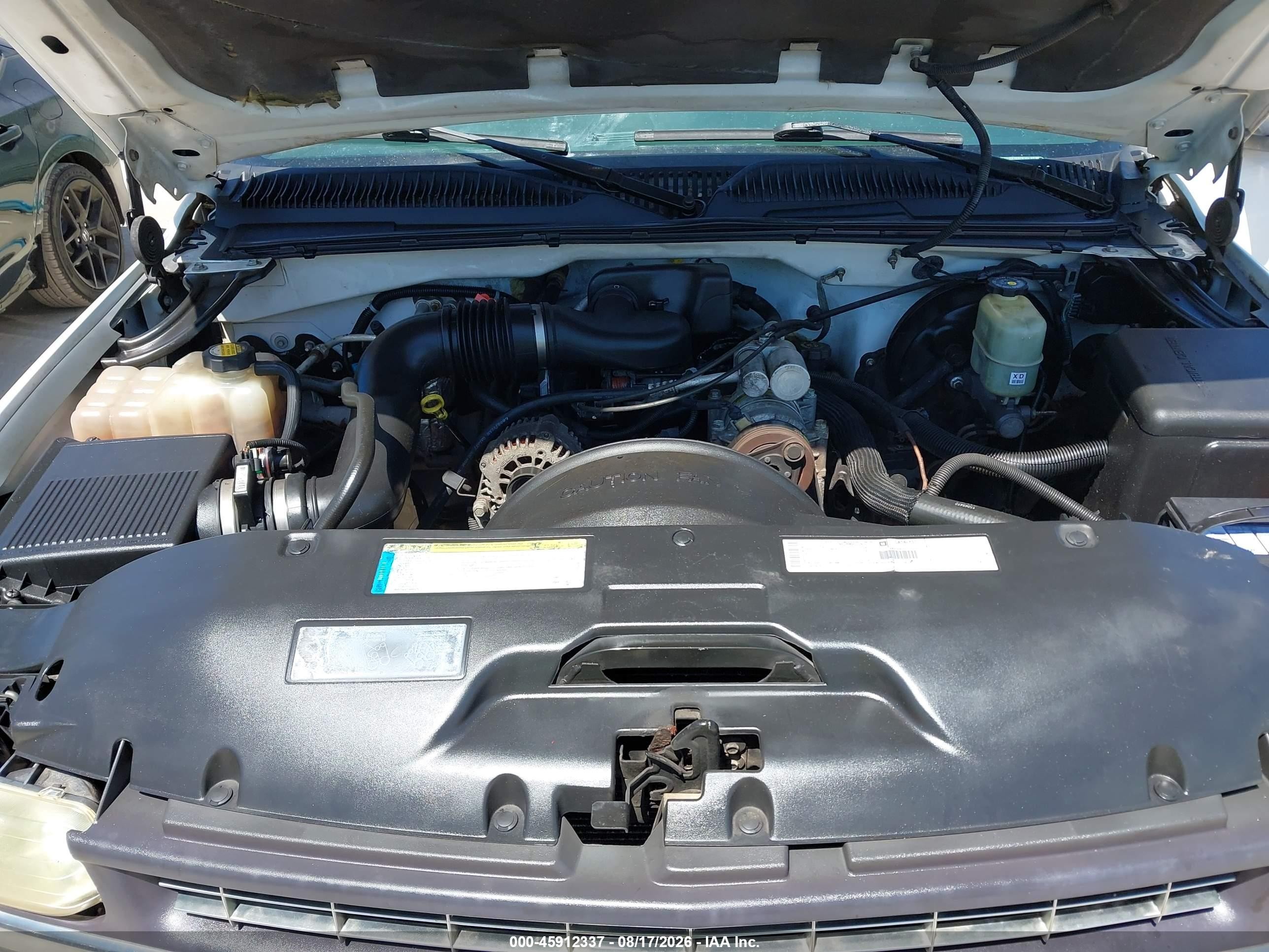 2001 Chevrolet Silverado 1500   Белый vin: 1GCEC14W61Z282739