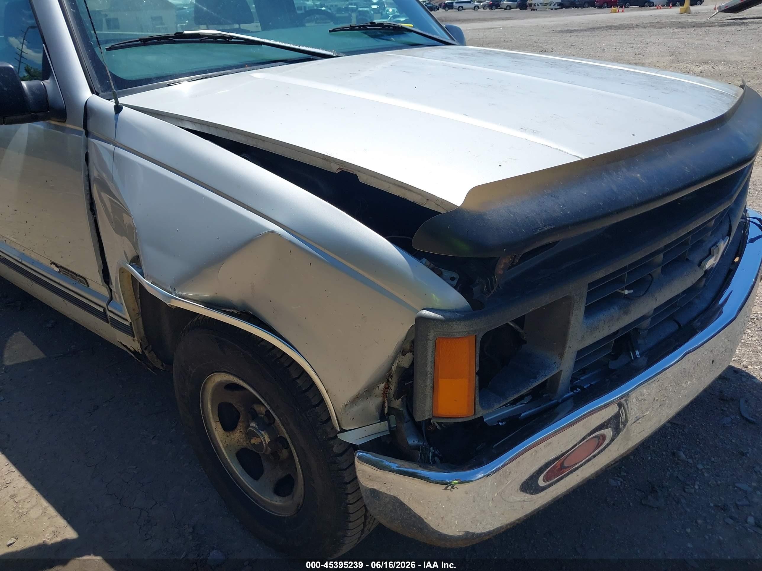1997 Chevrolet C1500 Fleetside W/t Silver vin: 1GCEC14W6VZ166334