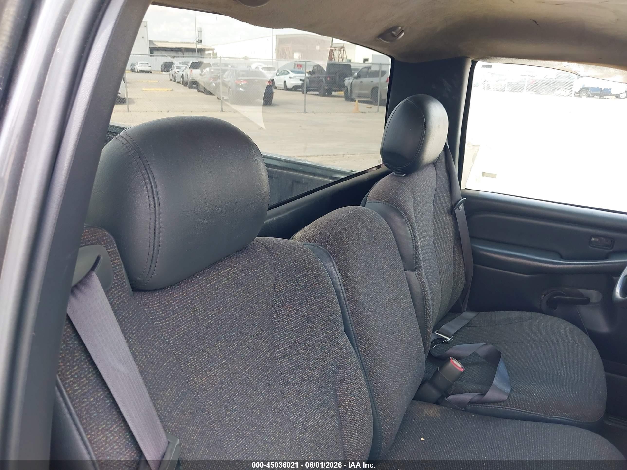 2000 Chevrolet Silverado 1500   Gray vin: 1GCEC14W6YZ108258