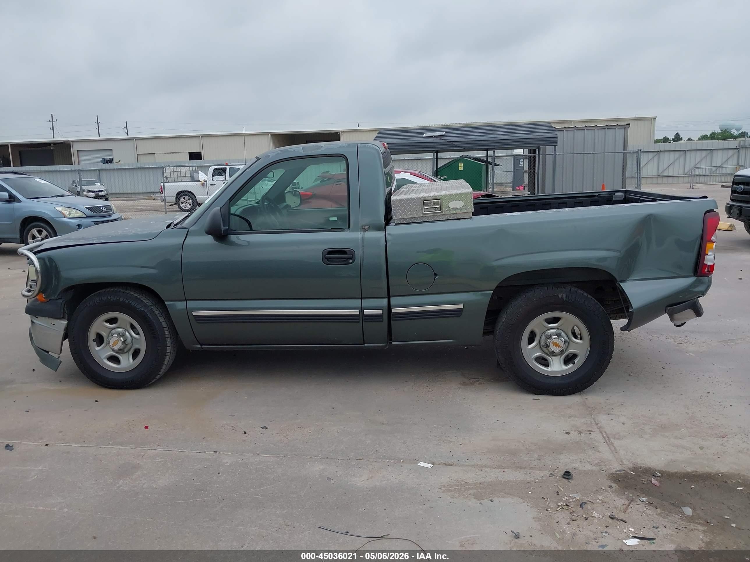 2000 Chevrolet Silverado 1500   Gray vin: 1GCEC14W6YZ108258