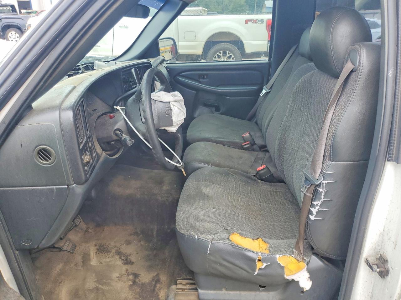 2000 Chevrolet Silverado C1500 White vin: 1GCEC14W6YZ345333