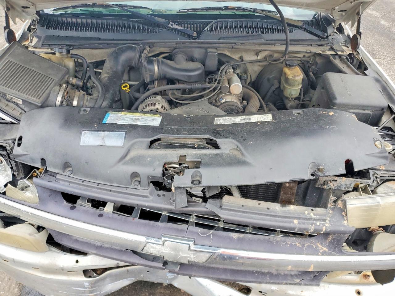 2000 Chevrolet Silverado C1500 White vin: 1GCEC14W6YZ345333