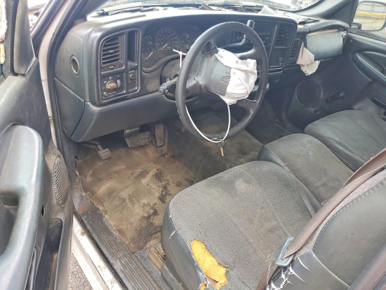 2000 Chevrolet Silverado C1500 White vin: 1GCEC14W6YZ345333