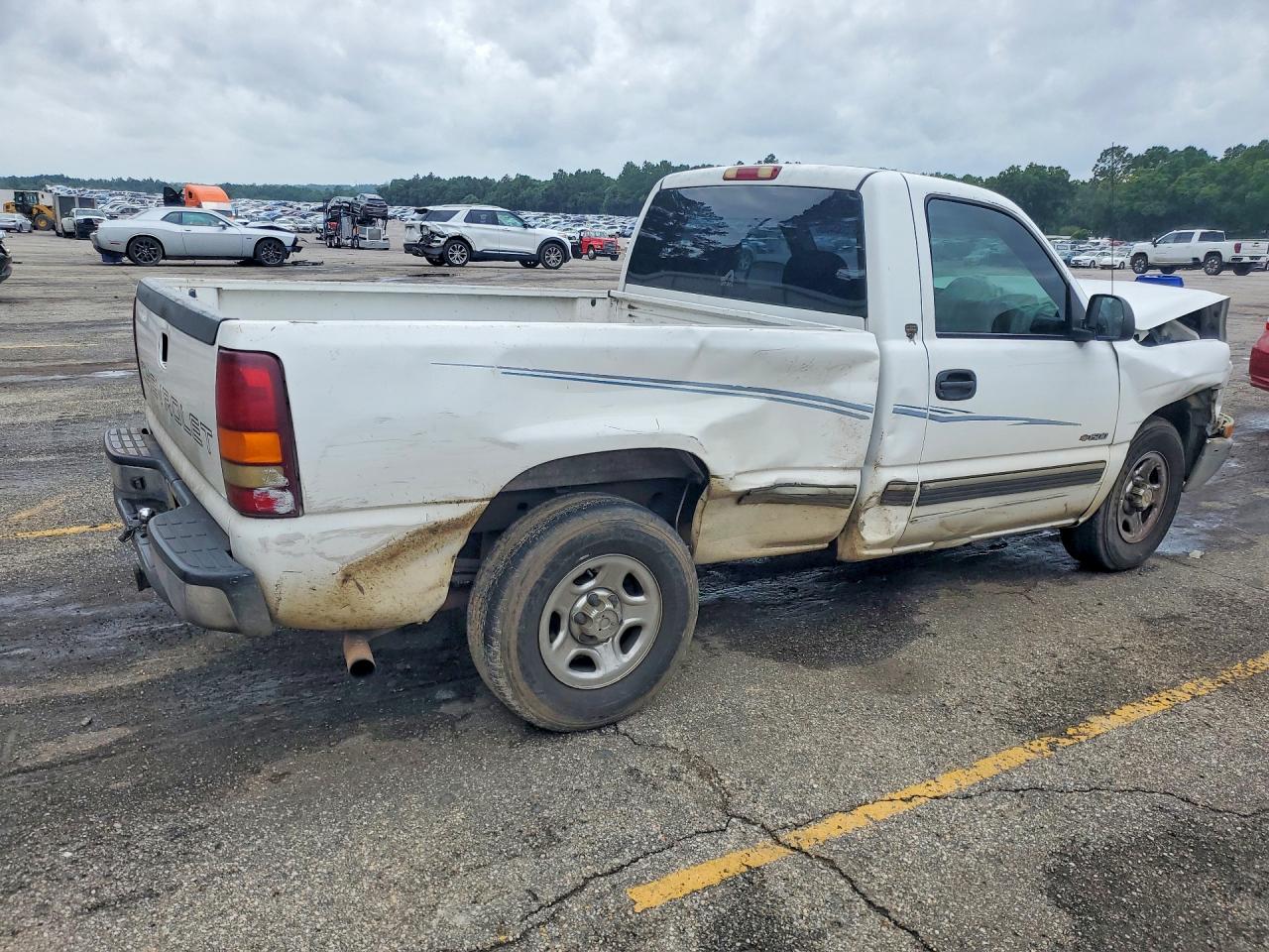 2000 Chevrolet Silverado C1500 White vin: 1GCEC14W6YZ345333