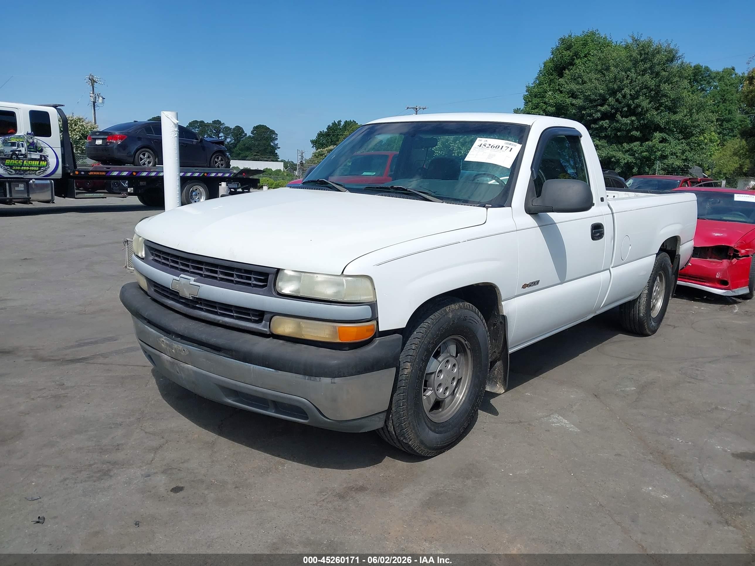 2001 Chevrolet Silverado 1500   White vin: 1GCEC14W71Z145017