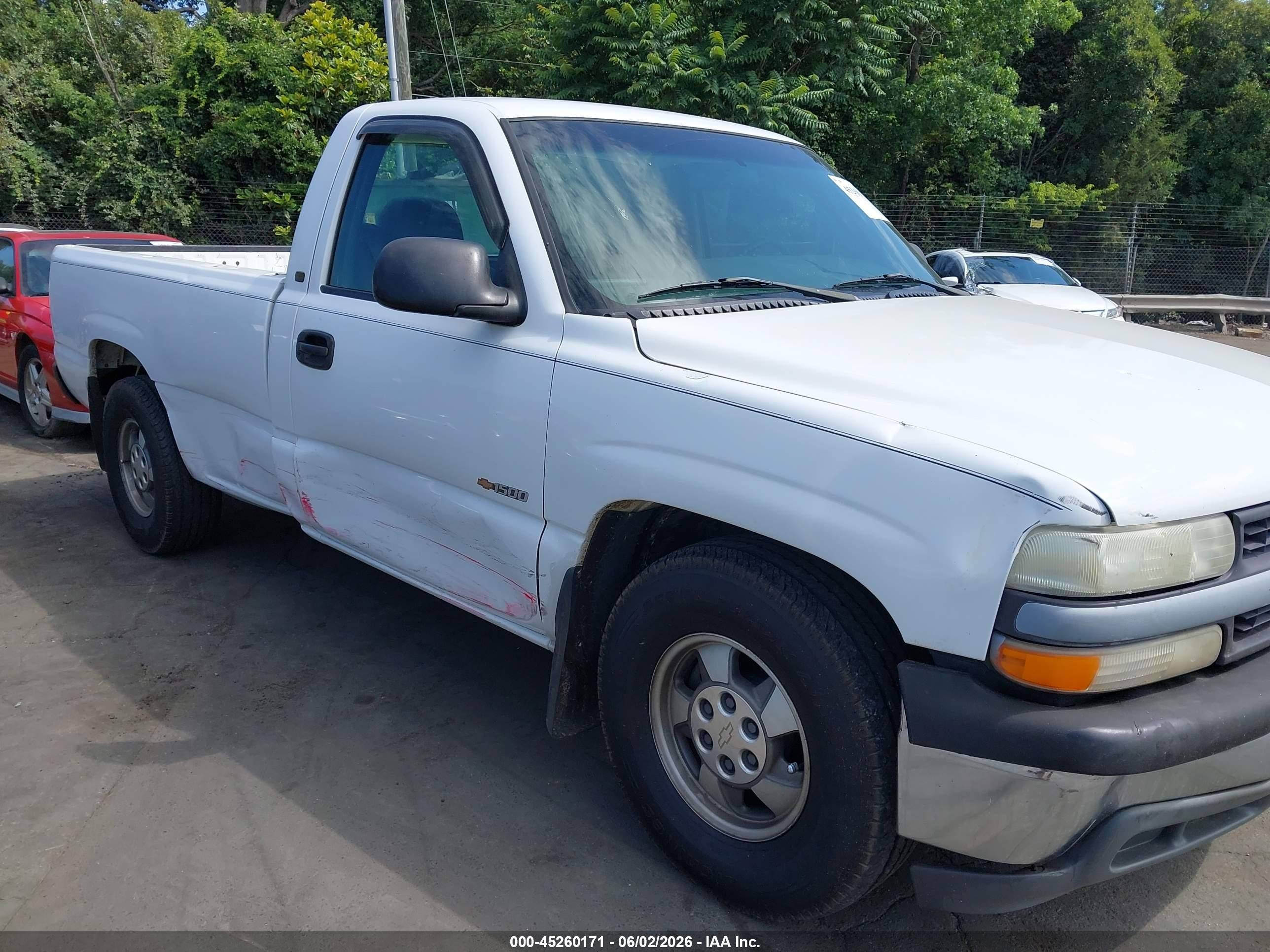 2001 Chevrolet Silverado 1500   White vin: 1GCEC14W71Z145017