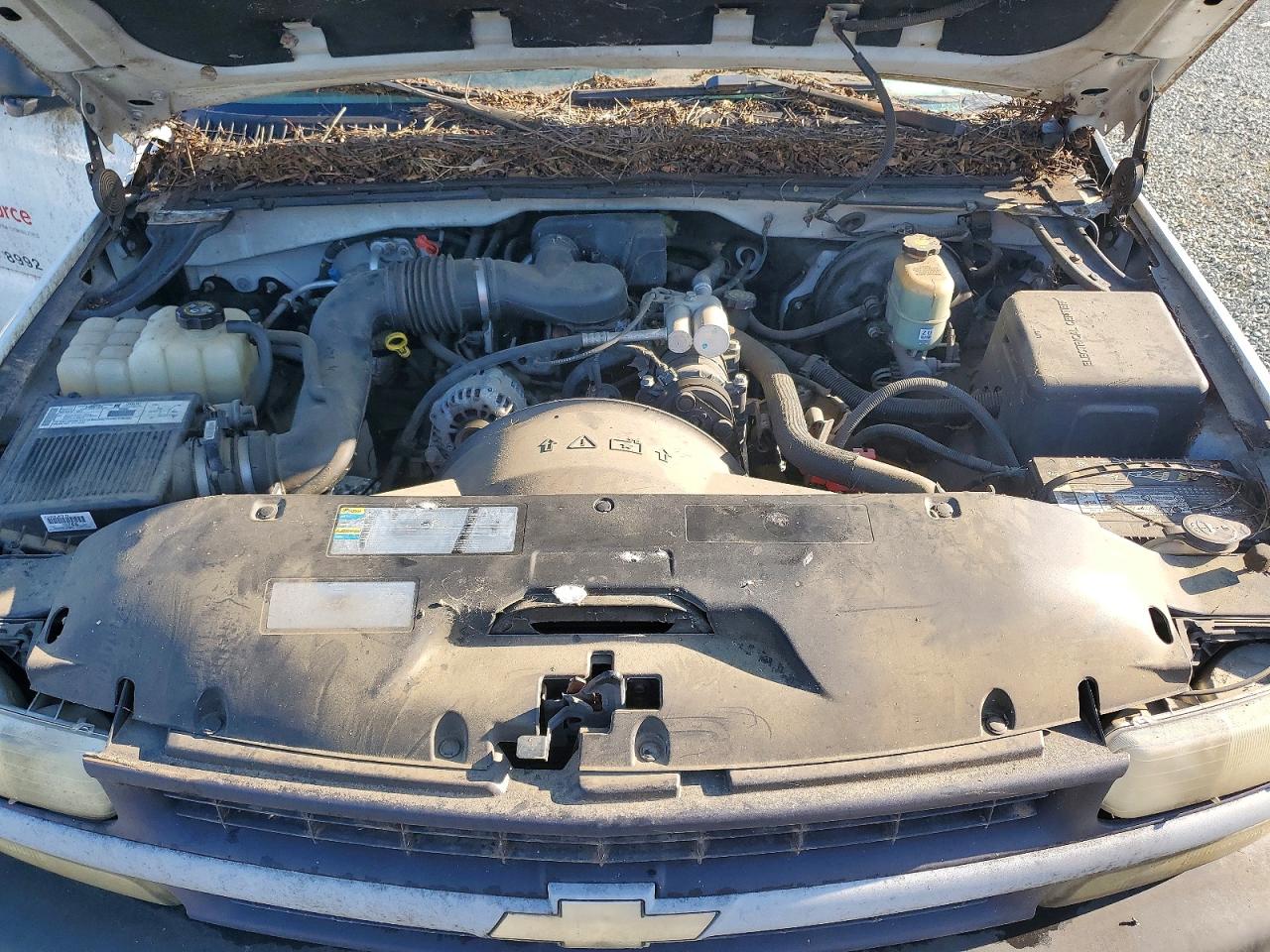 2002 Chevrolet Silverado C1500 White vin: 1GCEC14W72Z208652