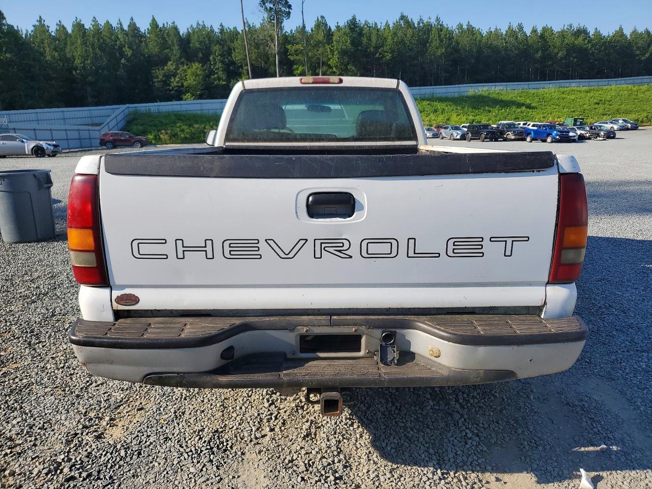 2002 Chevrolet Silverado C1500 White vin: 1GCEC14W72Z208652