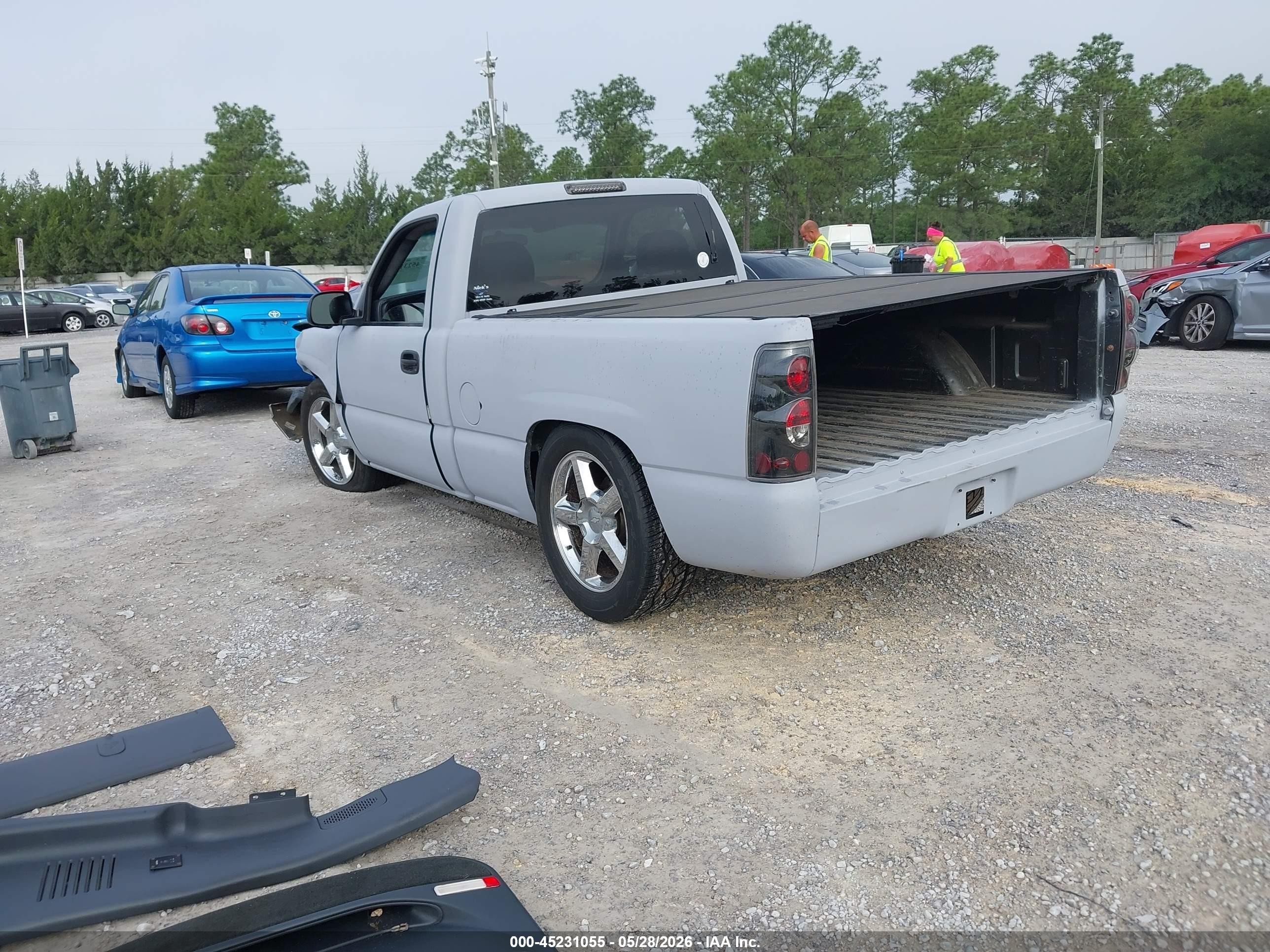 2002 Chevrolet Silverado 1500 Silver vin: 1GCEC14W72Z239836