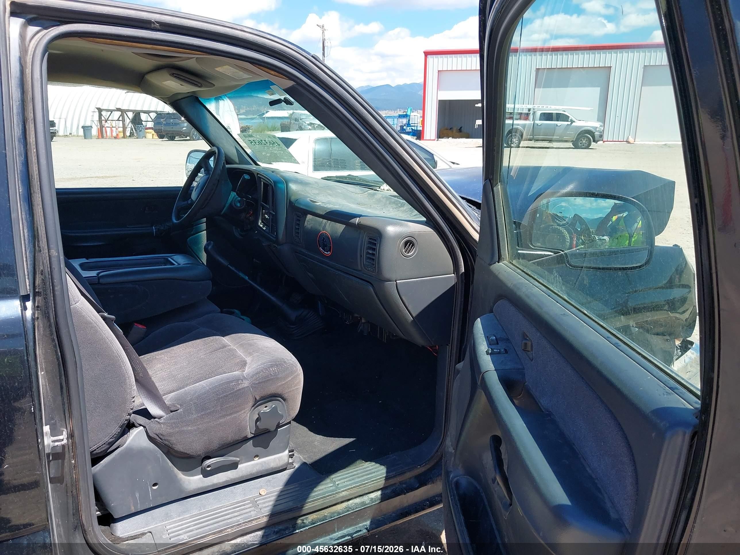2002 Chevrolet Silverado 1500   Black vin: 1GCEC14W72Z326457