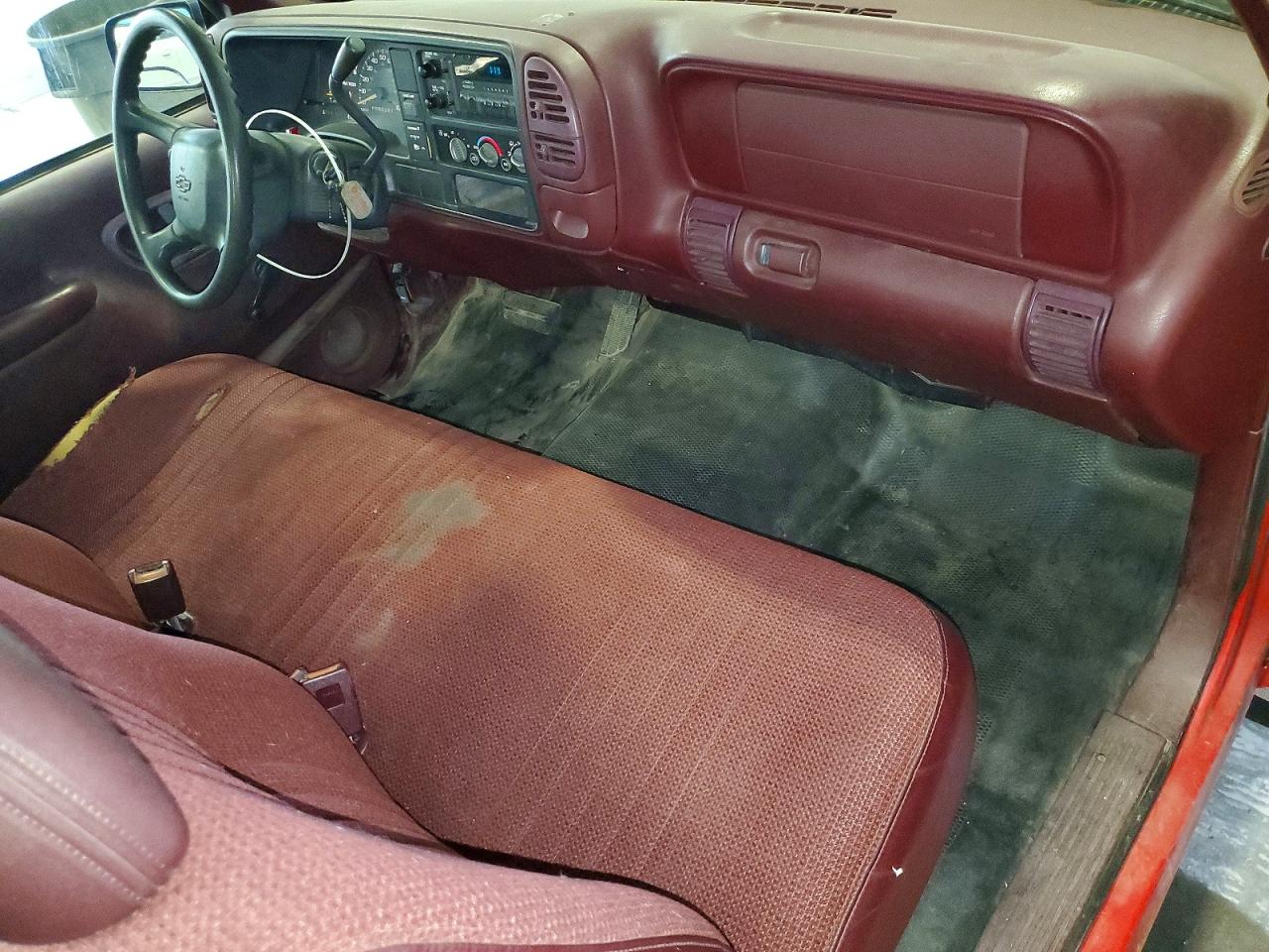 1998 Chevrolet Gmt-400 C1500 Red vin: 1GCEC14W7WZ275256