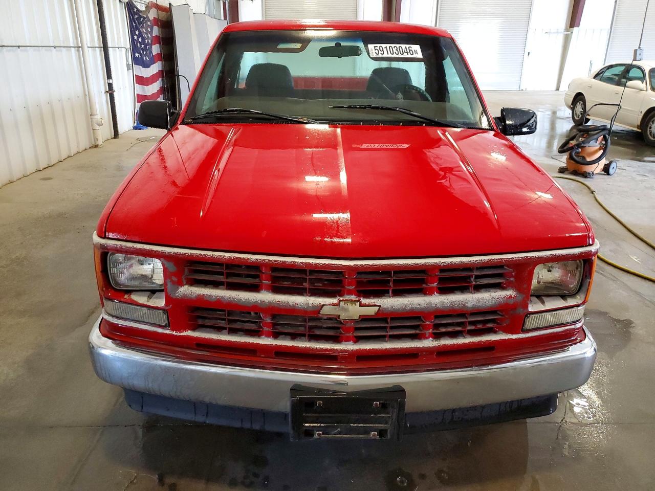 1998 Chevrolet Gmt-400 C1500 Red vin: 1GCEC14W7WZ275256