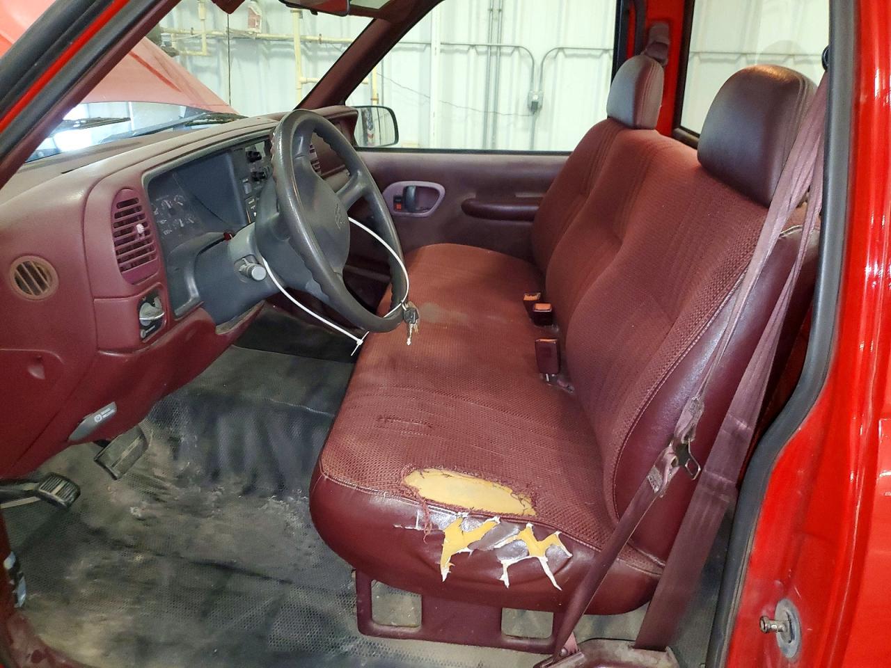 1998 Chevrolet Gmt-400 C1500 Red vin: 1GCEC14W7WZ275256