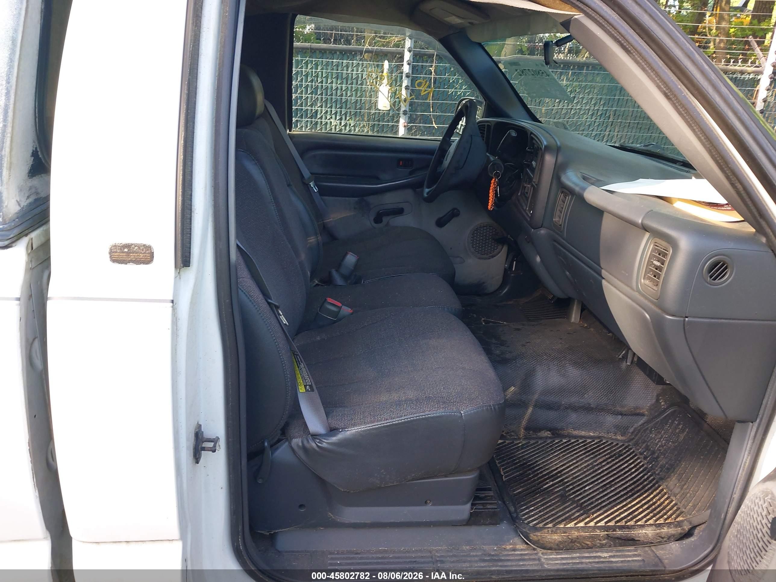 1999 Chevrolet Silverado 1500   White vin: 1GCEC14W7XE158186