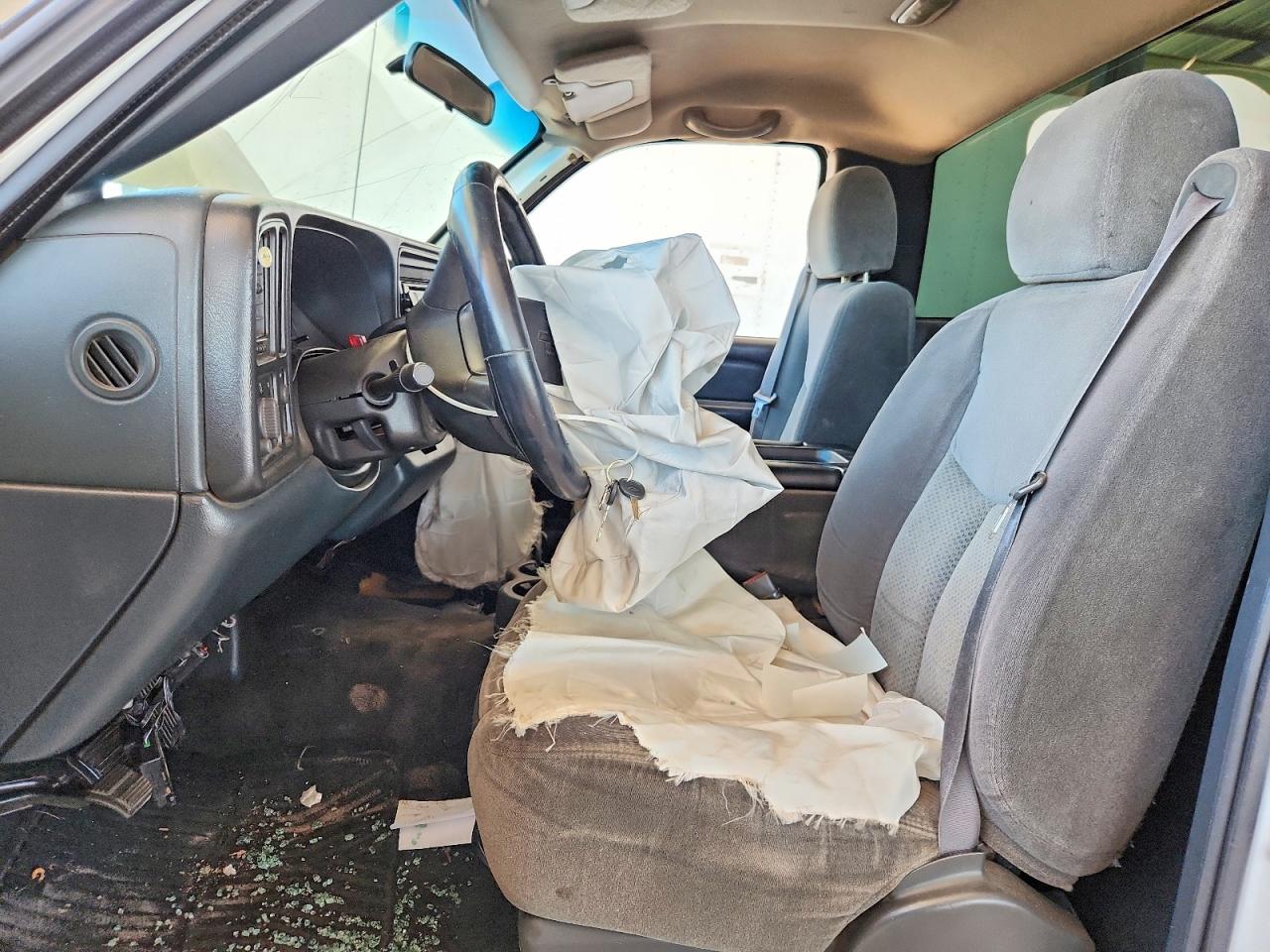 1999 Chevrolet Silverado C1500 White vin: 1GCEC14W7XZ117226