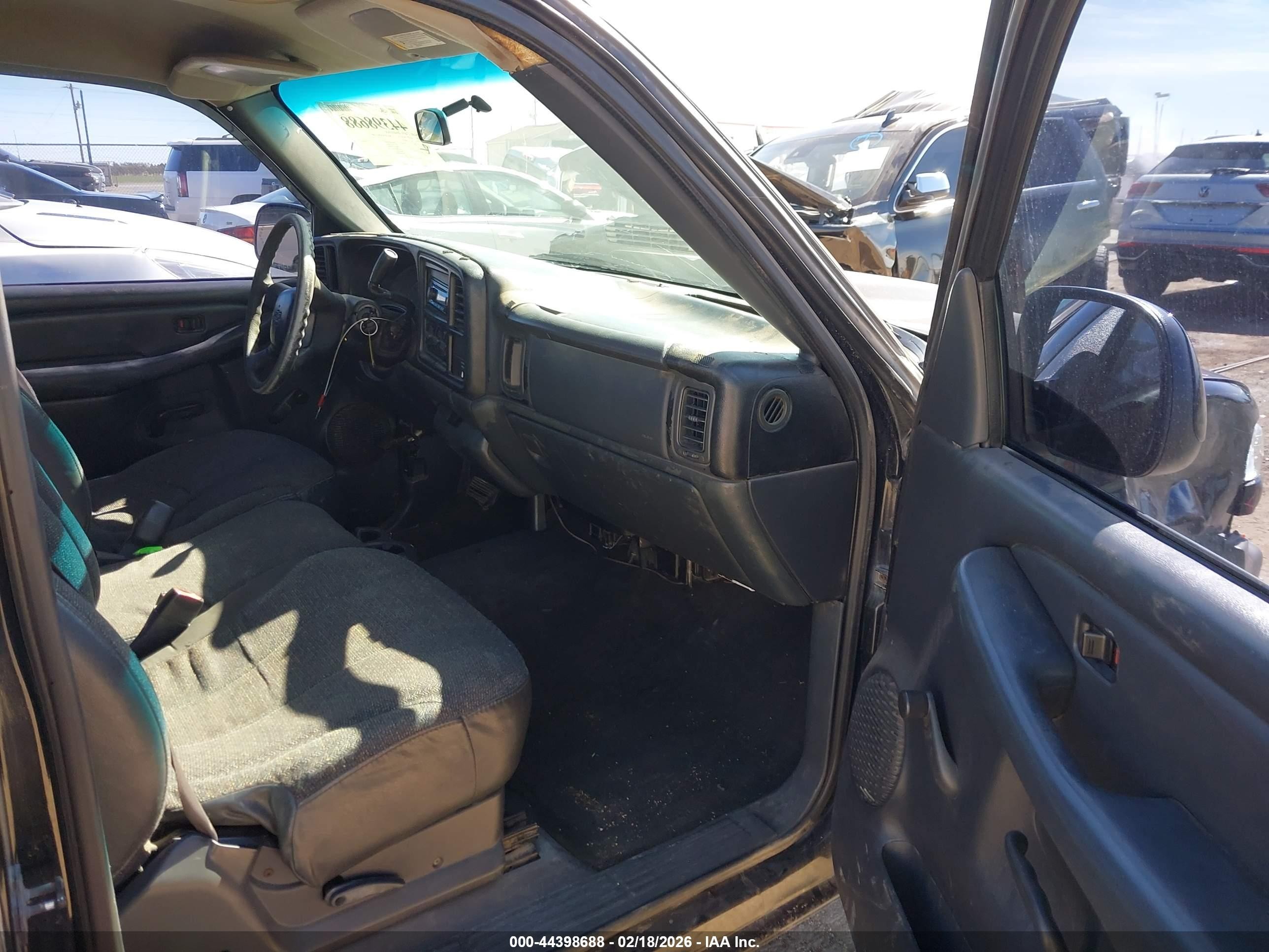 2000 Chevrolet Silverado 1500   Black vin: 1GCEC14W7YZ140216