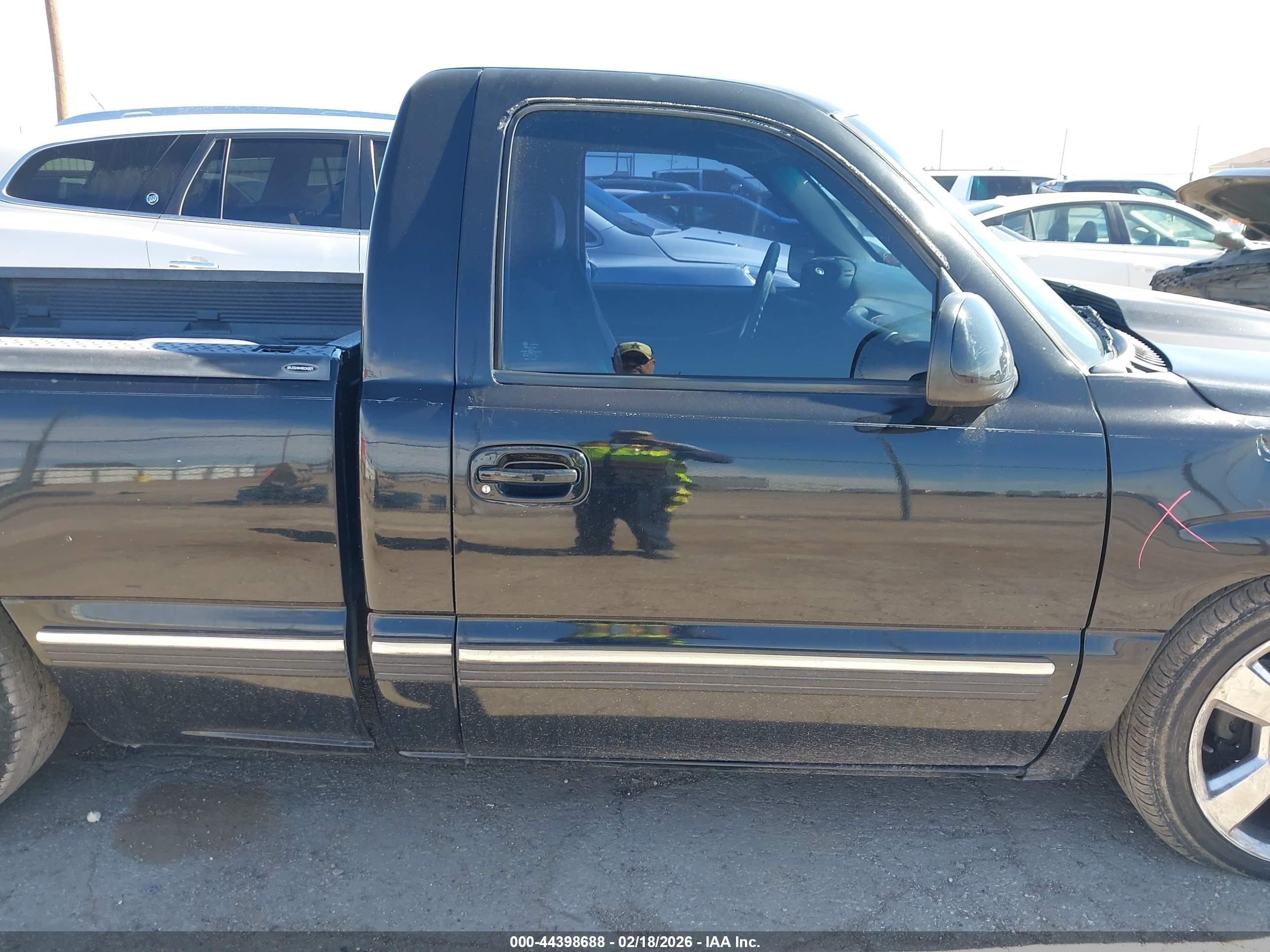 2000 Chevrolet Silverado 1500   Black vin: 1GCEC14W7YZ140216