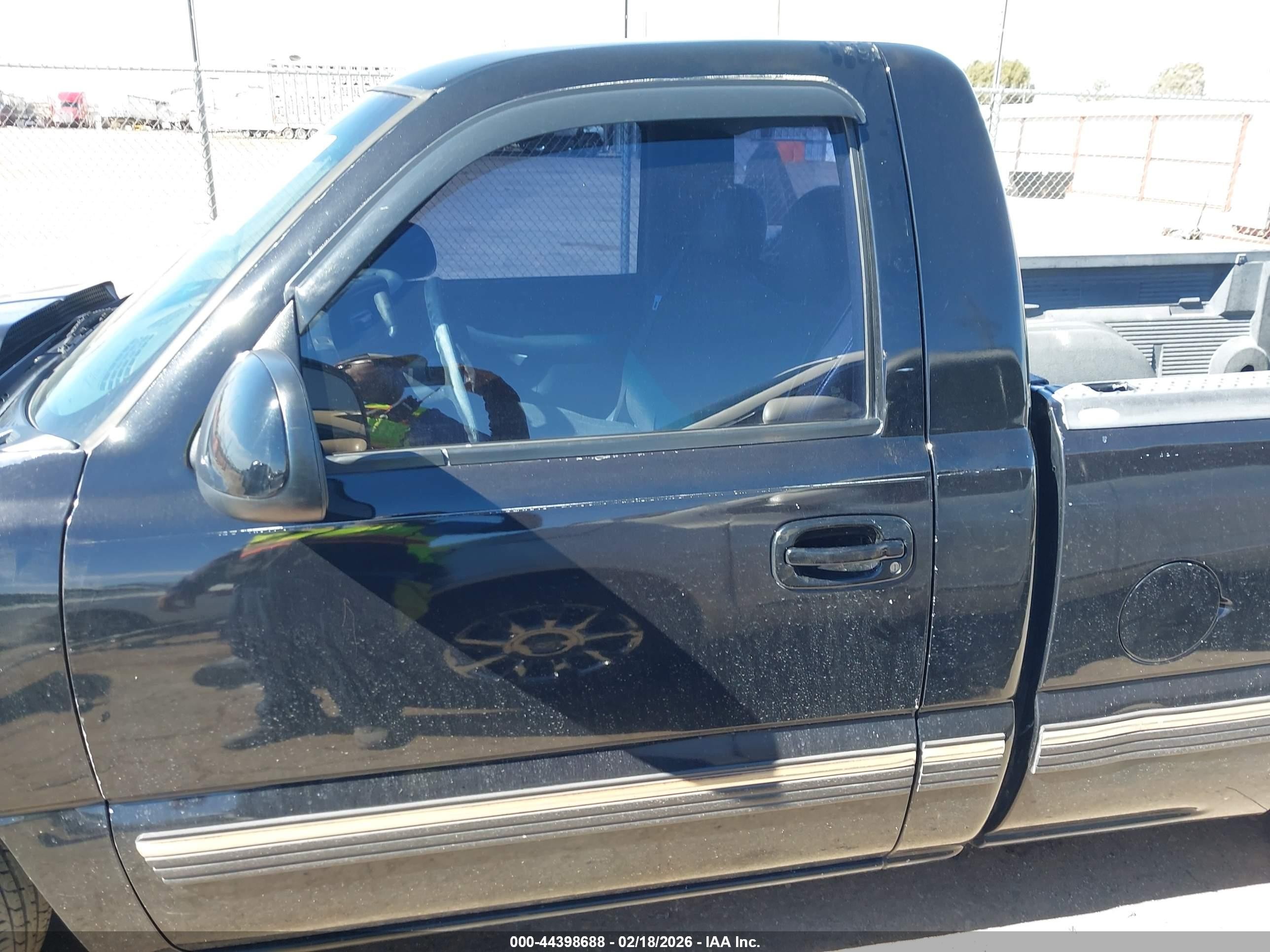 2000 Chevrolet Silverado 1500   Black vin: 1GCEC14W7YZ140216
