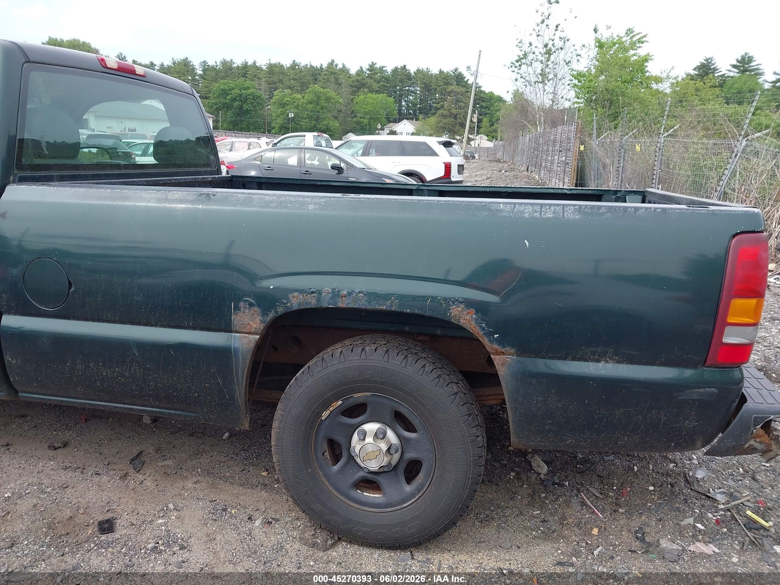 2001 Chevrolet Silverado 1500   Green vin: 1GCEC14W81Z274173