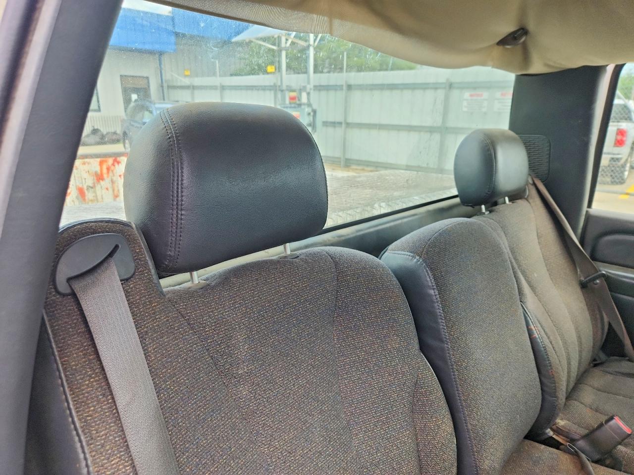 2002 Chevrolet Silverado White vin: 1GCEC14W82Z152043