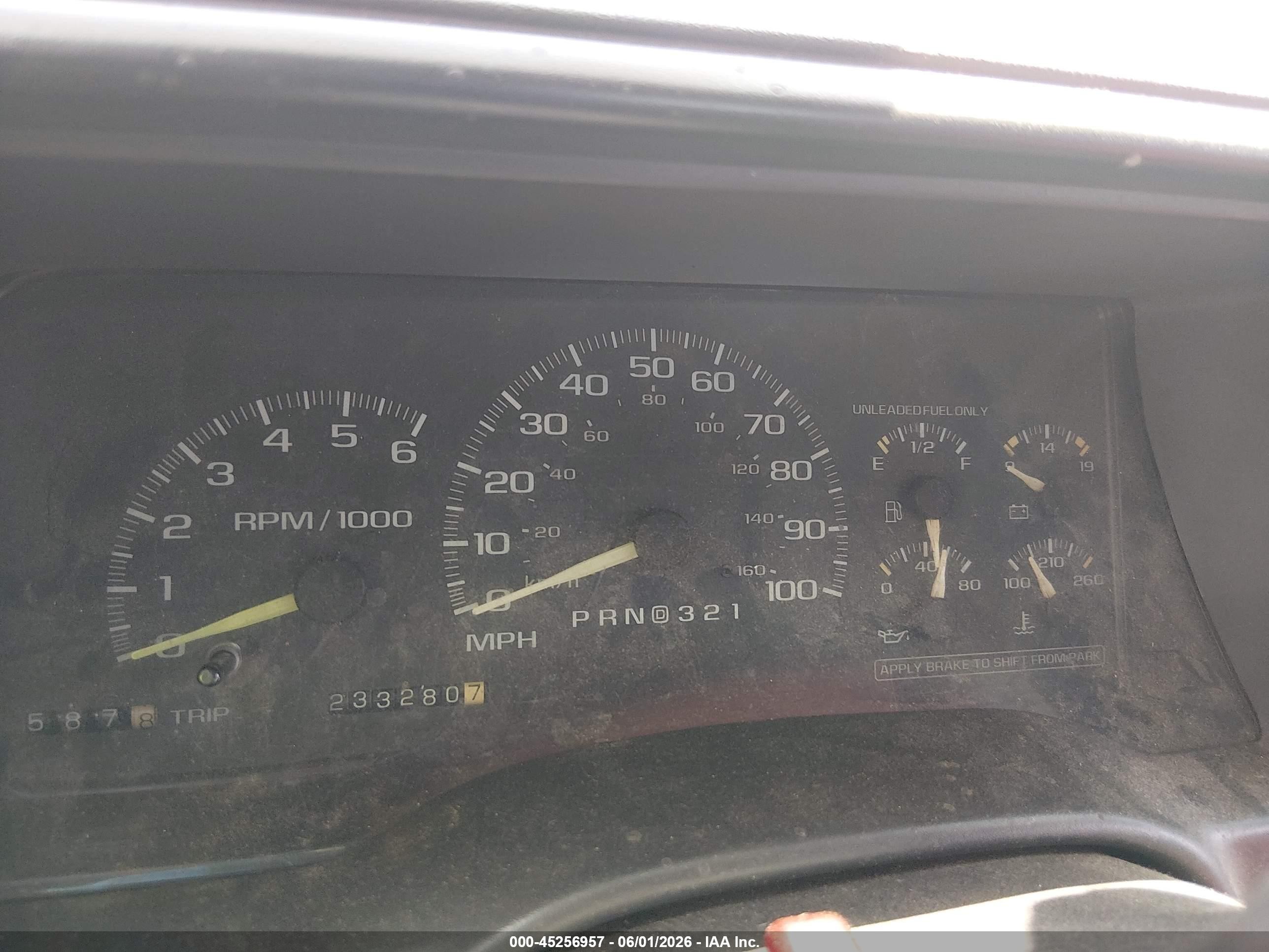1997 Chevrolet C1500 Fleetside White vin: 1GCEC14W8VZ146084