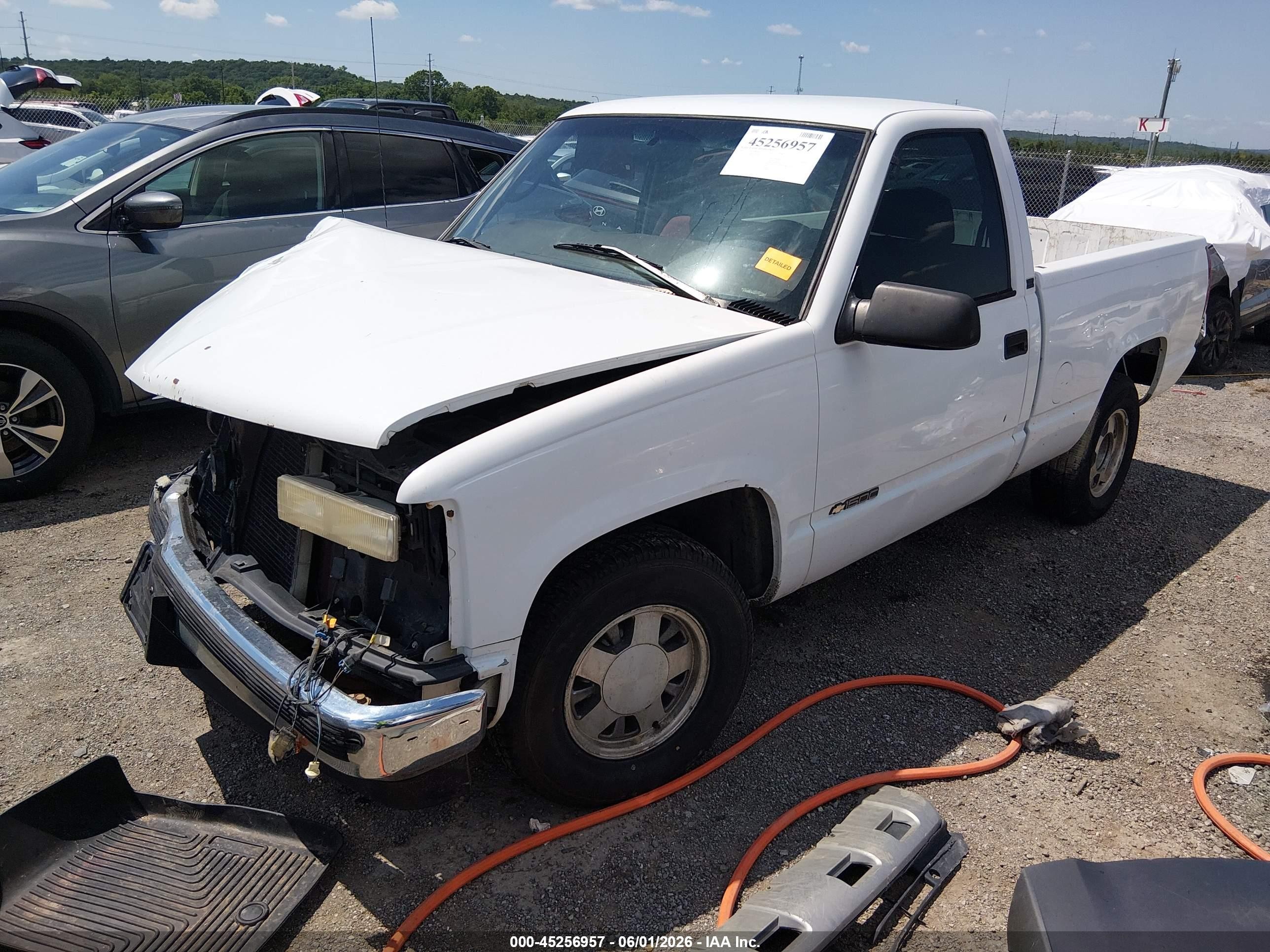 1997 Chevrolet C1500 Fleetside White vin: 1GCEC14W8VZ146084
